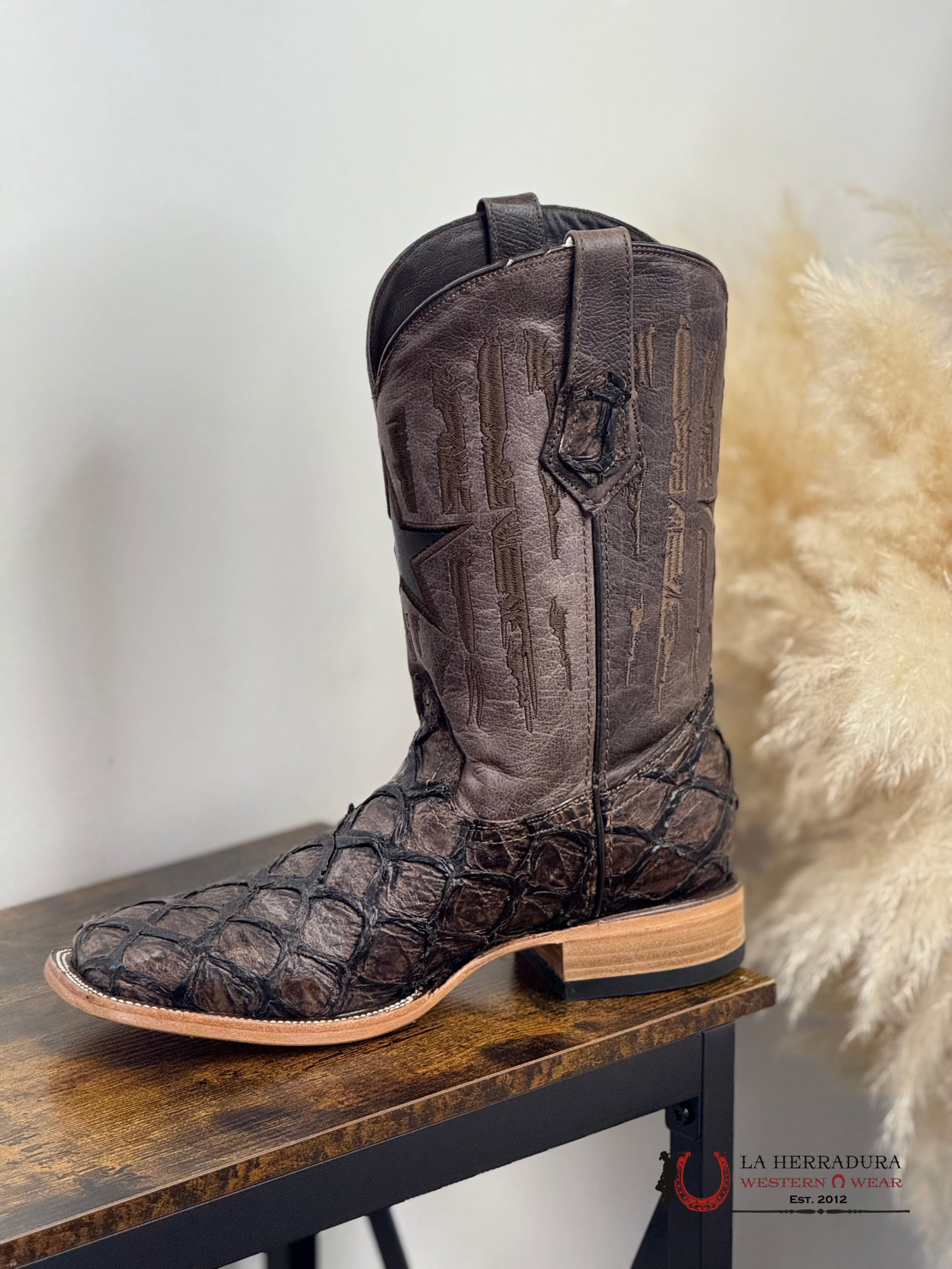 ROCKEM CLON FISH BOOT SHINY BROWN PIRARUCU SQ. TOE BOTAS HOMBRES