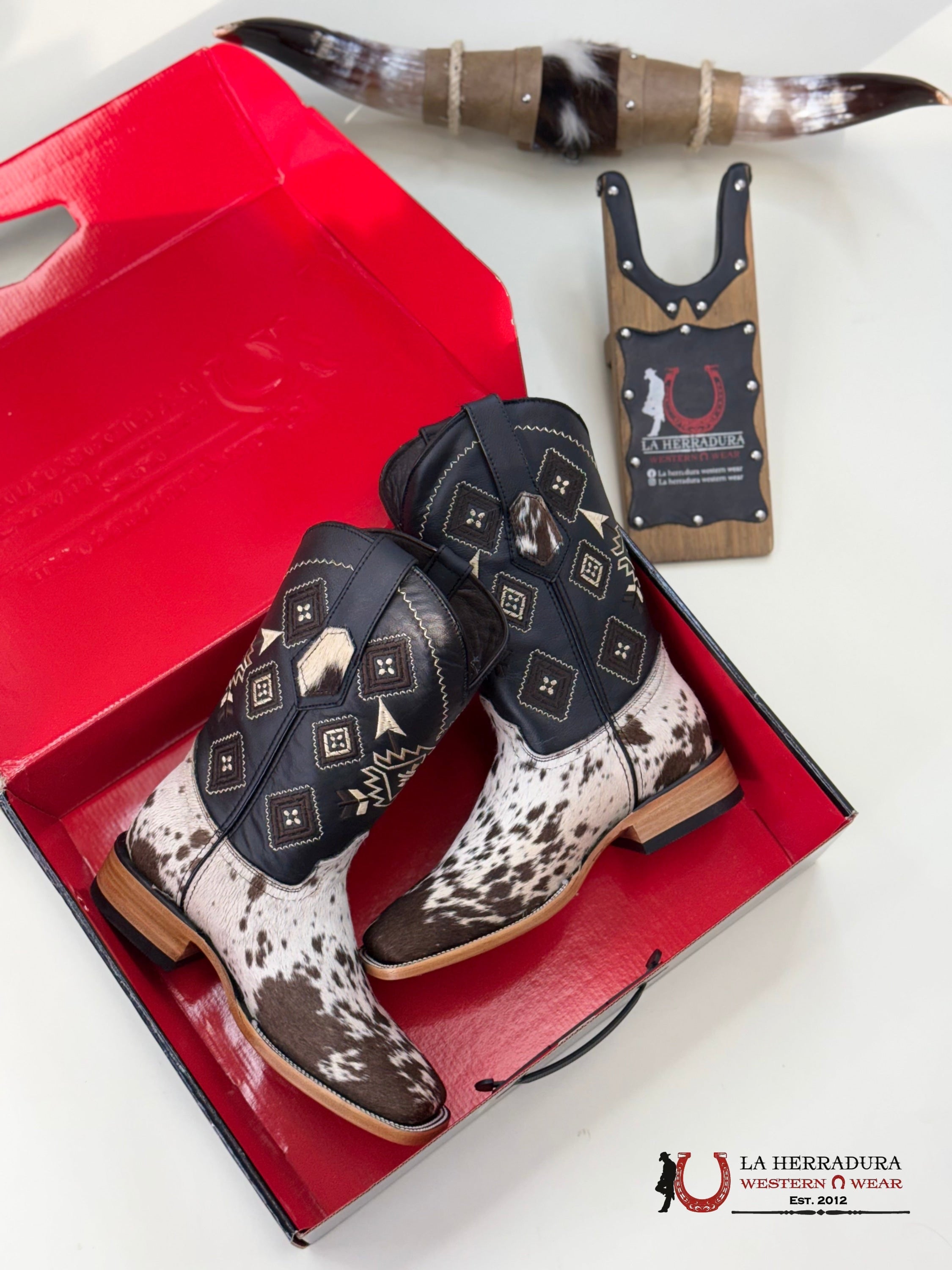 ROCKEM EST. AZTECA COWHIDE BROWN AND WHITE SQ. TOE BOOT (EVERY PAIR IS UNIQUE) BOTAS HOMBRES