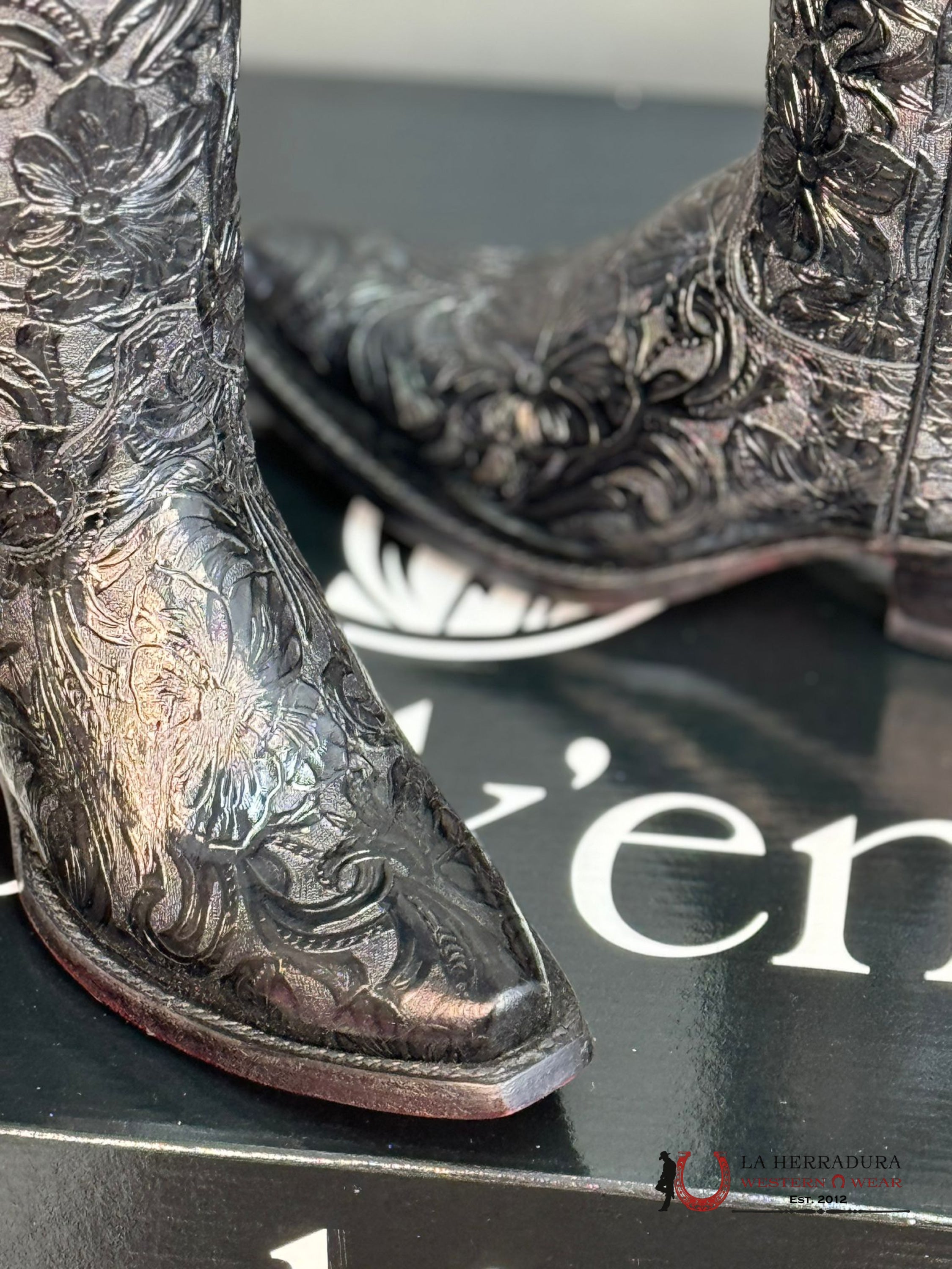 Rock’em Hand Tooled Flor De Luz Black Point Toe Botas Mujeres