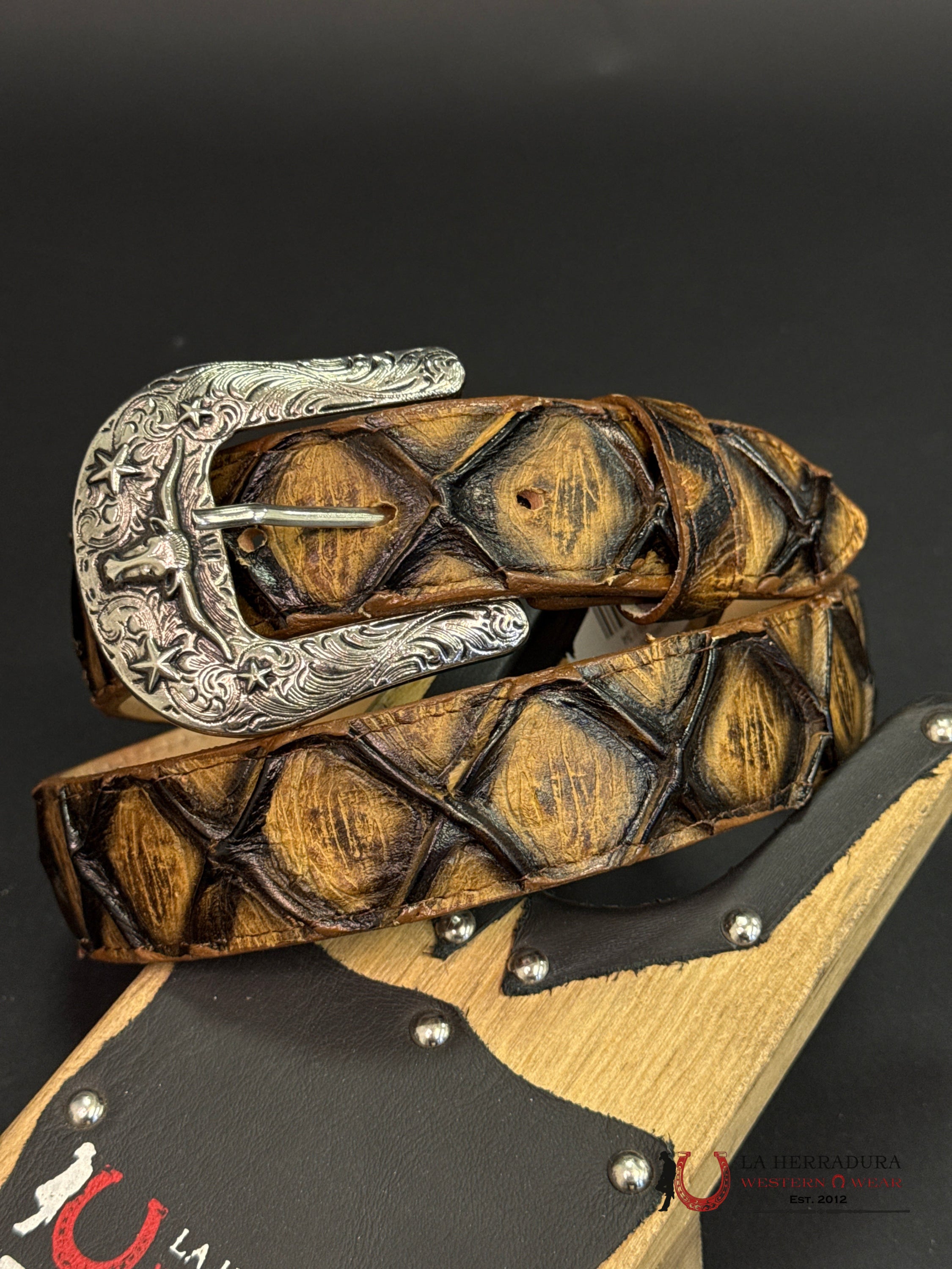 ROCKEM MEN BRILLOSO TAN BROWN FISH SCALE BELT CINTURONES HOMBRES