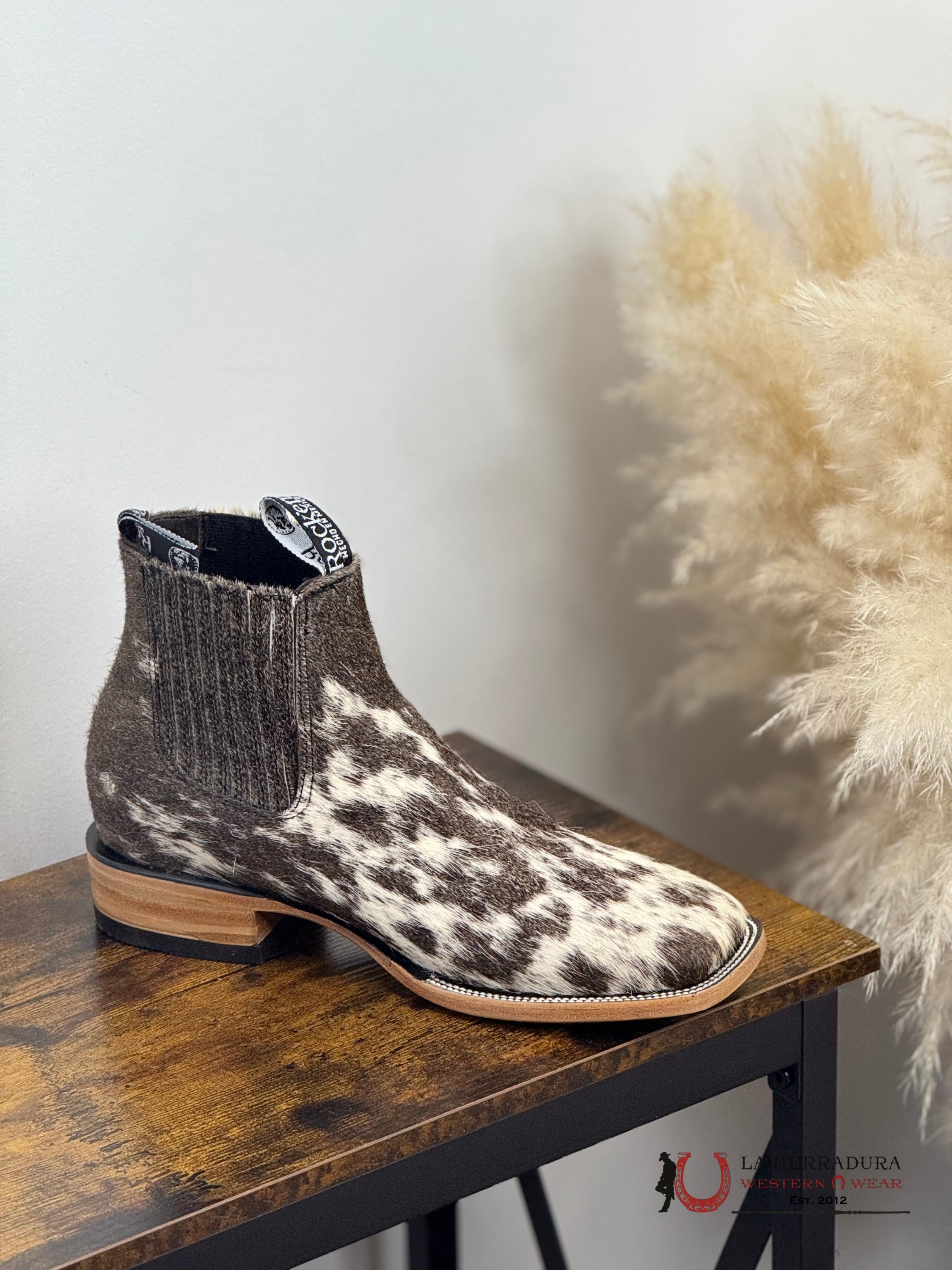 ROCK’EM MENS SHORT BOOT COW HIDE BROWN AND WHITE SQ. TOE (EACH PAIR IS UNIQUE) BOTAS HOMBRES