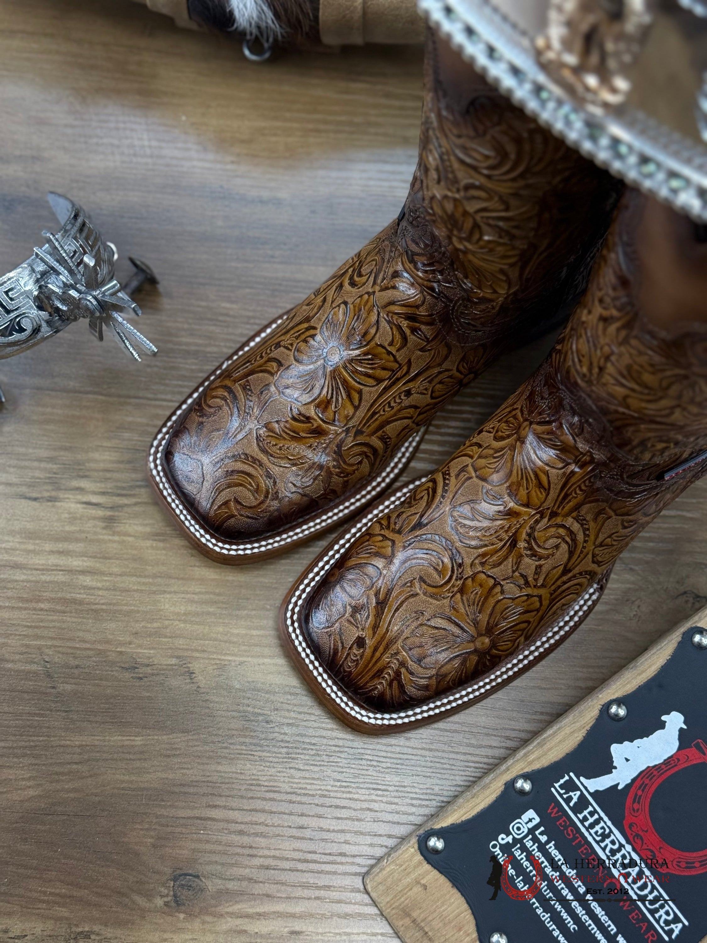 Womens Mila Cincelado Flor De Luz Miel Complete Honey Square Toe Boots Botas Mujeres