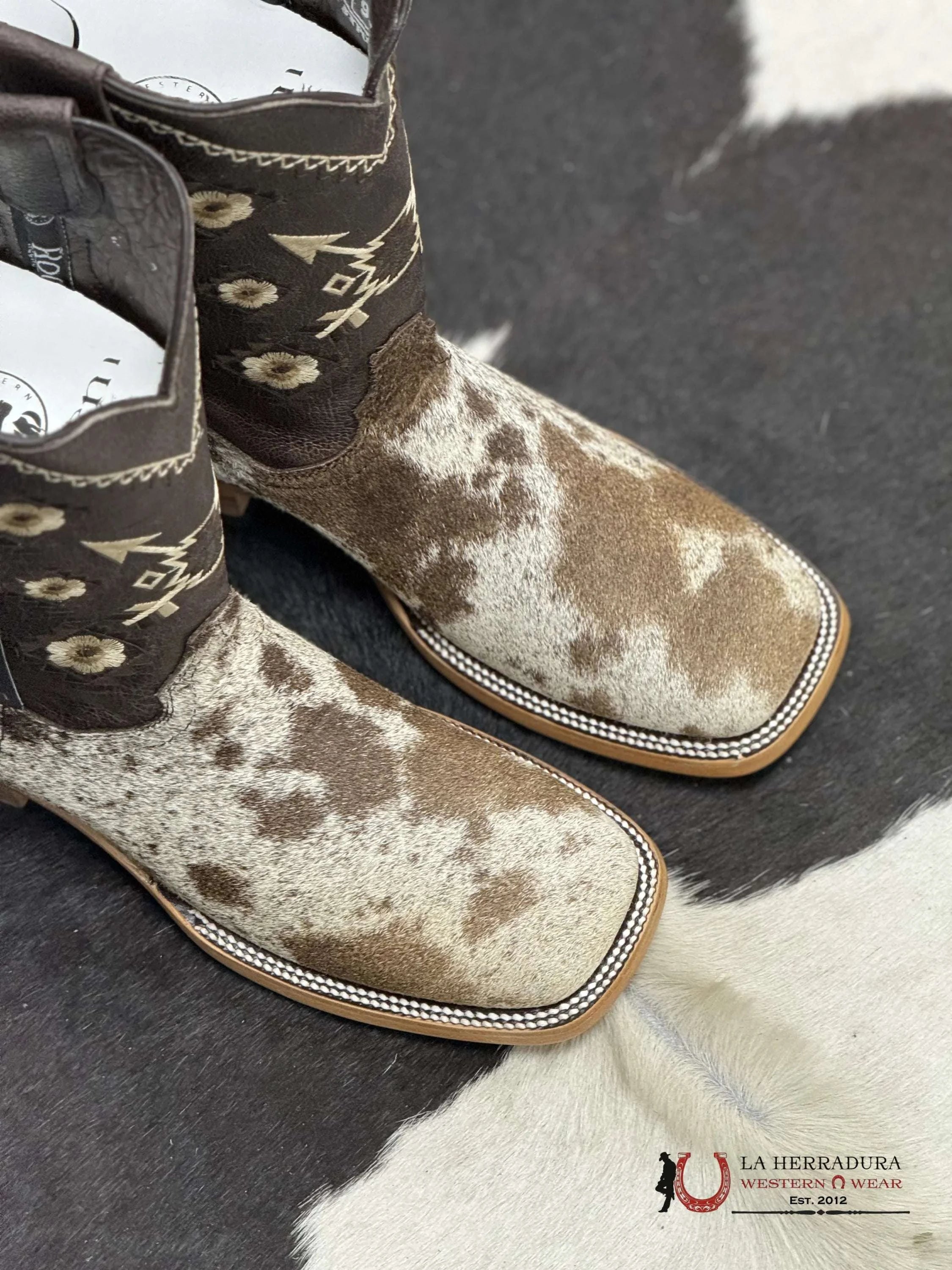 Womens Cedona White & Brown Cowhide (Every Pair Is Unique) Botas Mujeres