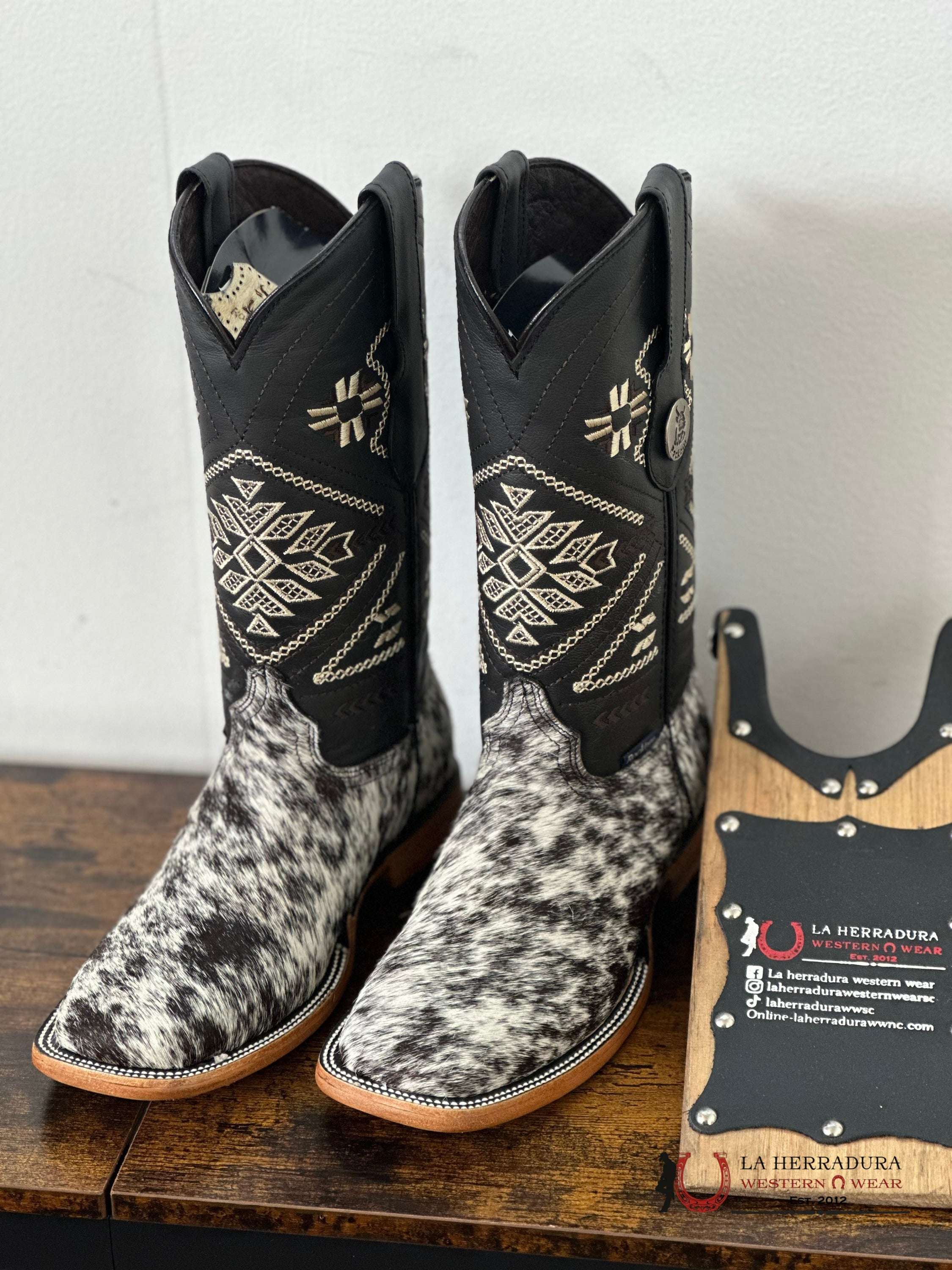 Womens Est Aztec Lady Black & White Cowhide Boot Botas Mujeres