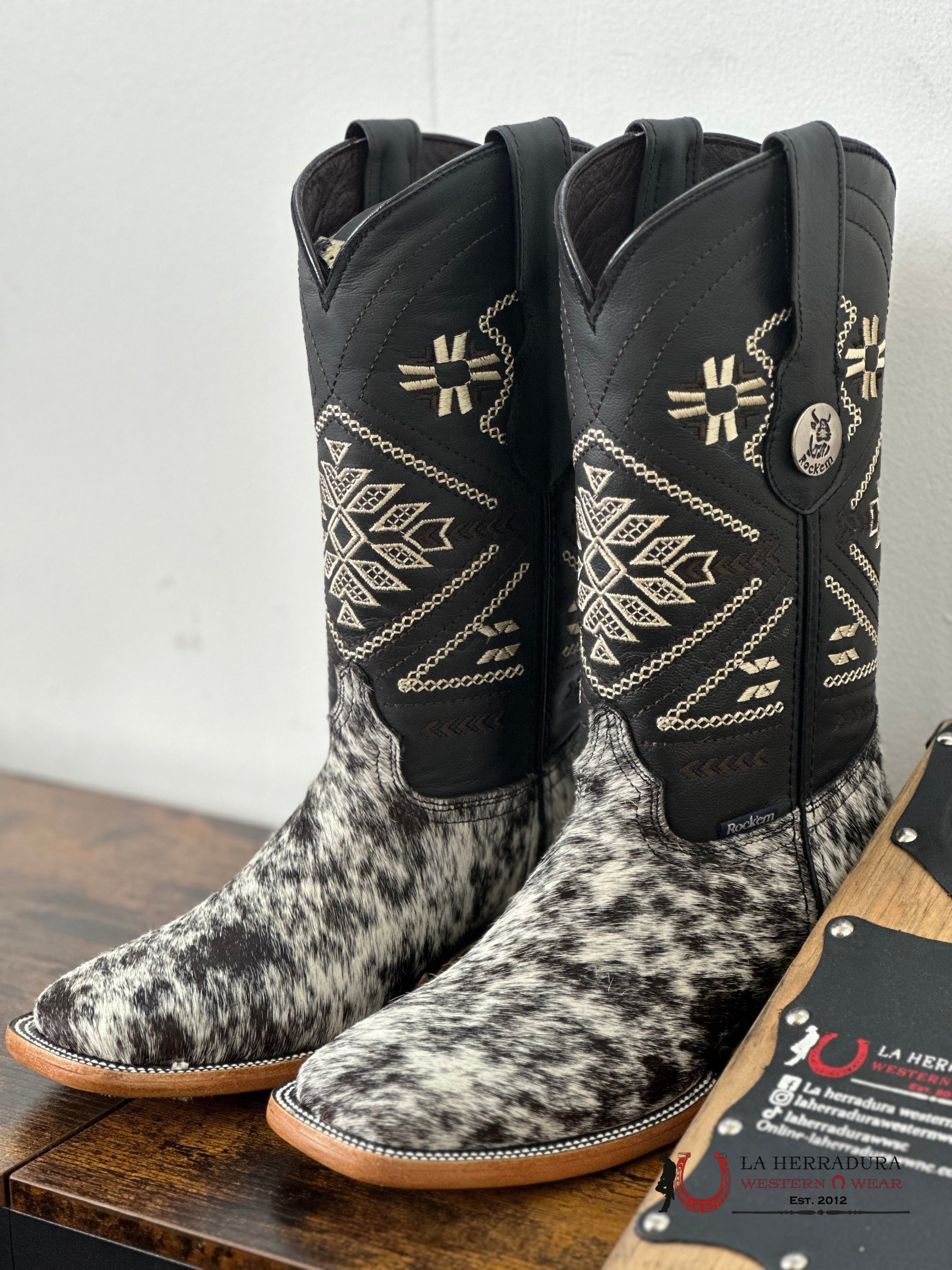 Womens Est Aztec Lady Black & White Cowhide Boot Botas Mujeres