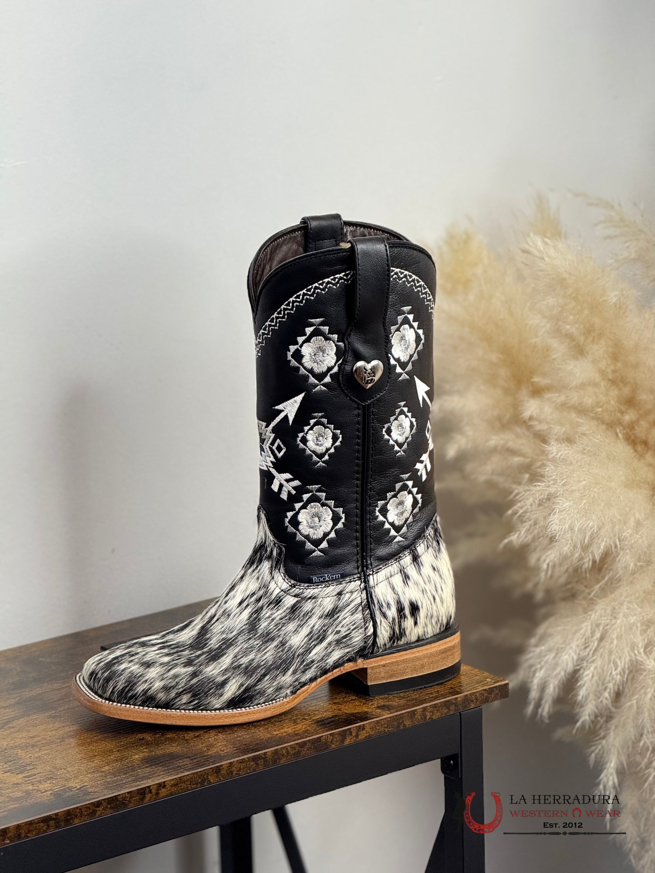 ROCKEM WOMENS COWHIDE BLACK/WHITE AZTECA FLOWER TUBE AND HEART EMBLEM SQ. TOE BOOT BOTAS MUJERES