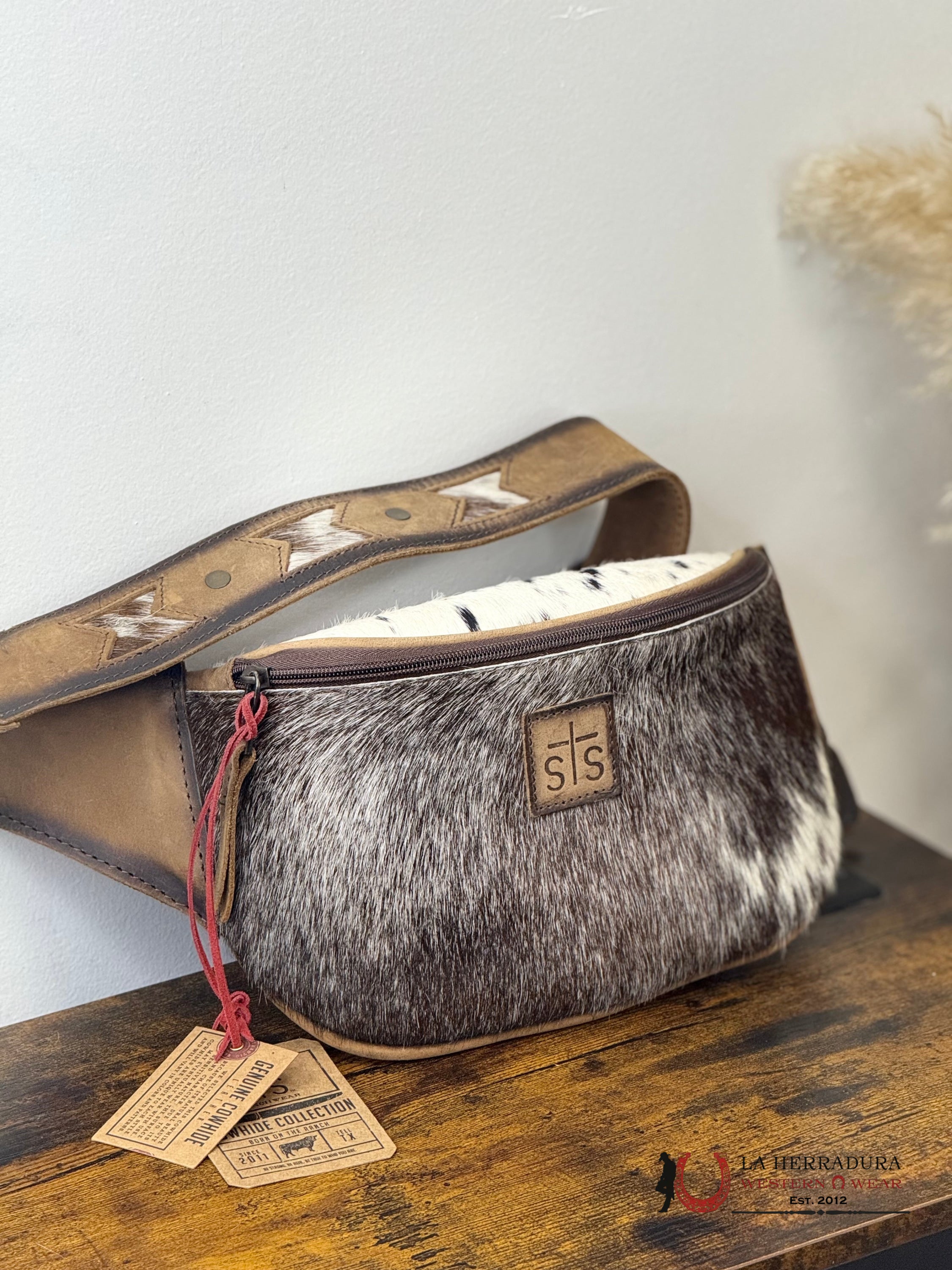 S/S 32245 RANCHER WEAR FANY PAKE BAG COWHIDE ROPA MUJERES