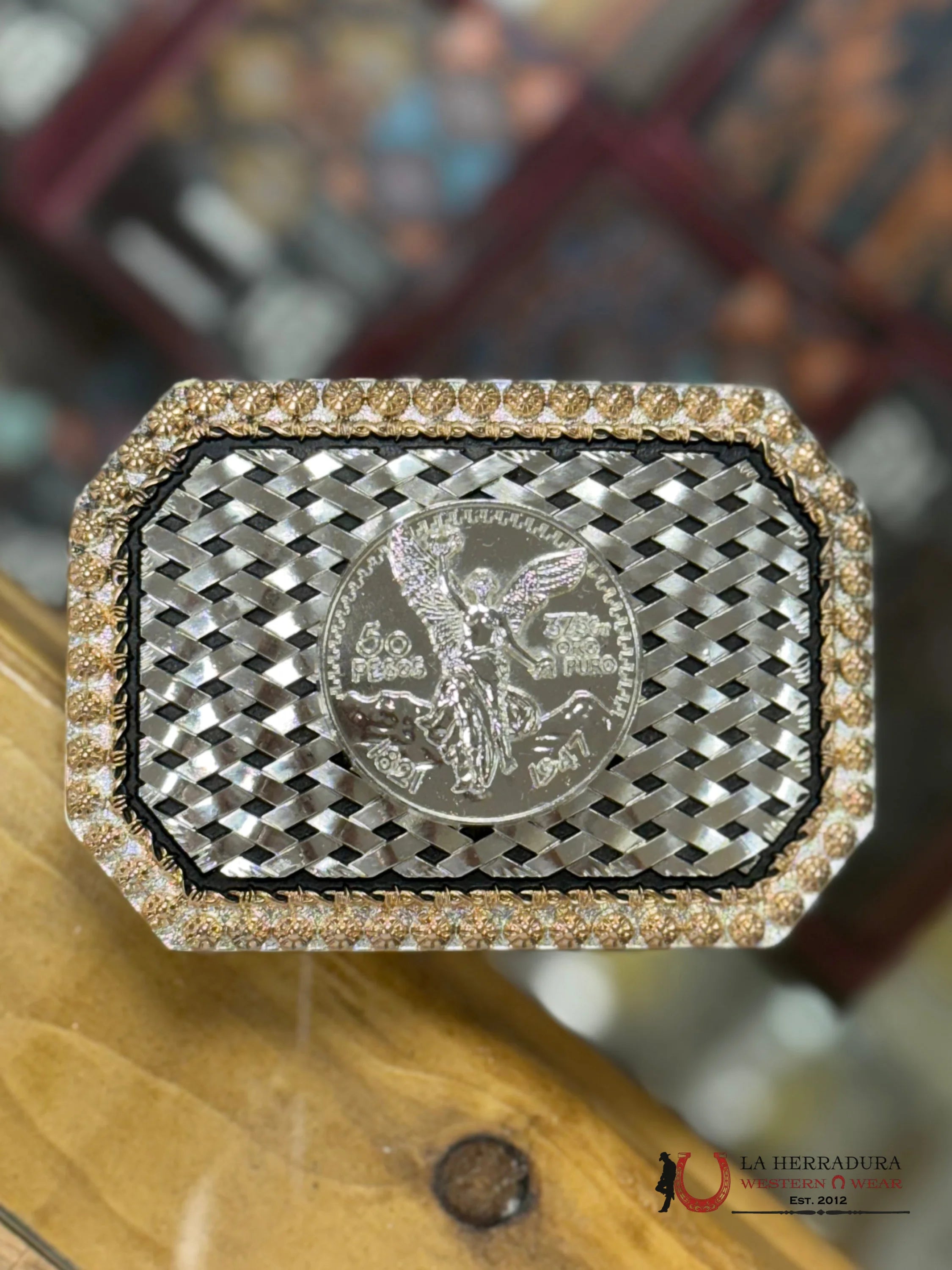 SILVER 50 PESOS GOLD AND BLACK DETAILS SQUARE BUCKLE ACCESORIOS