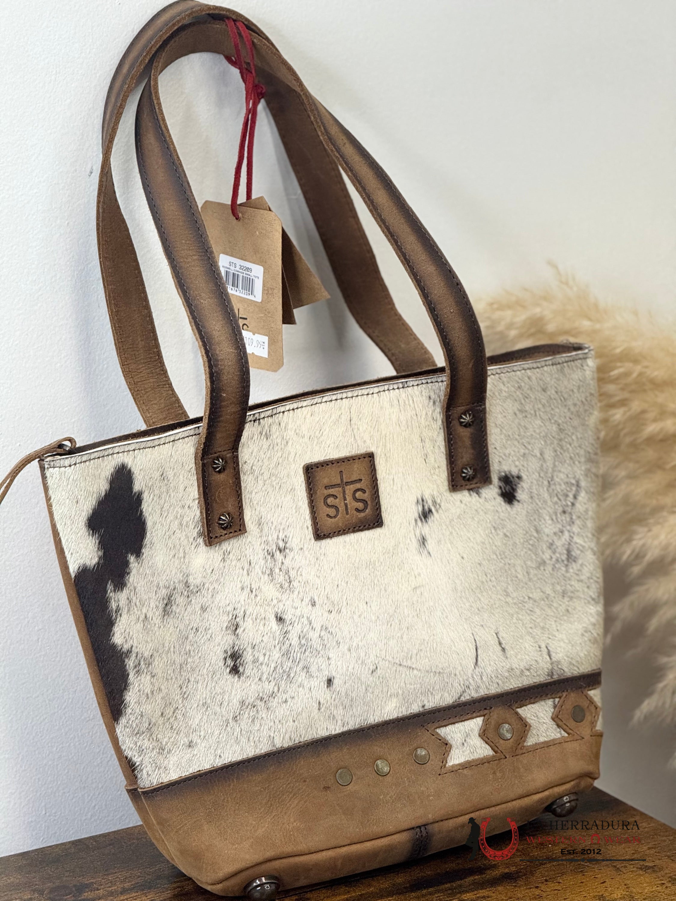 STS 32209 RANCHWEAR COWHIDE BLACK & WHITE PURS HAND BAG