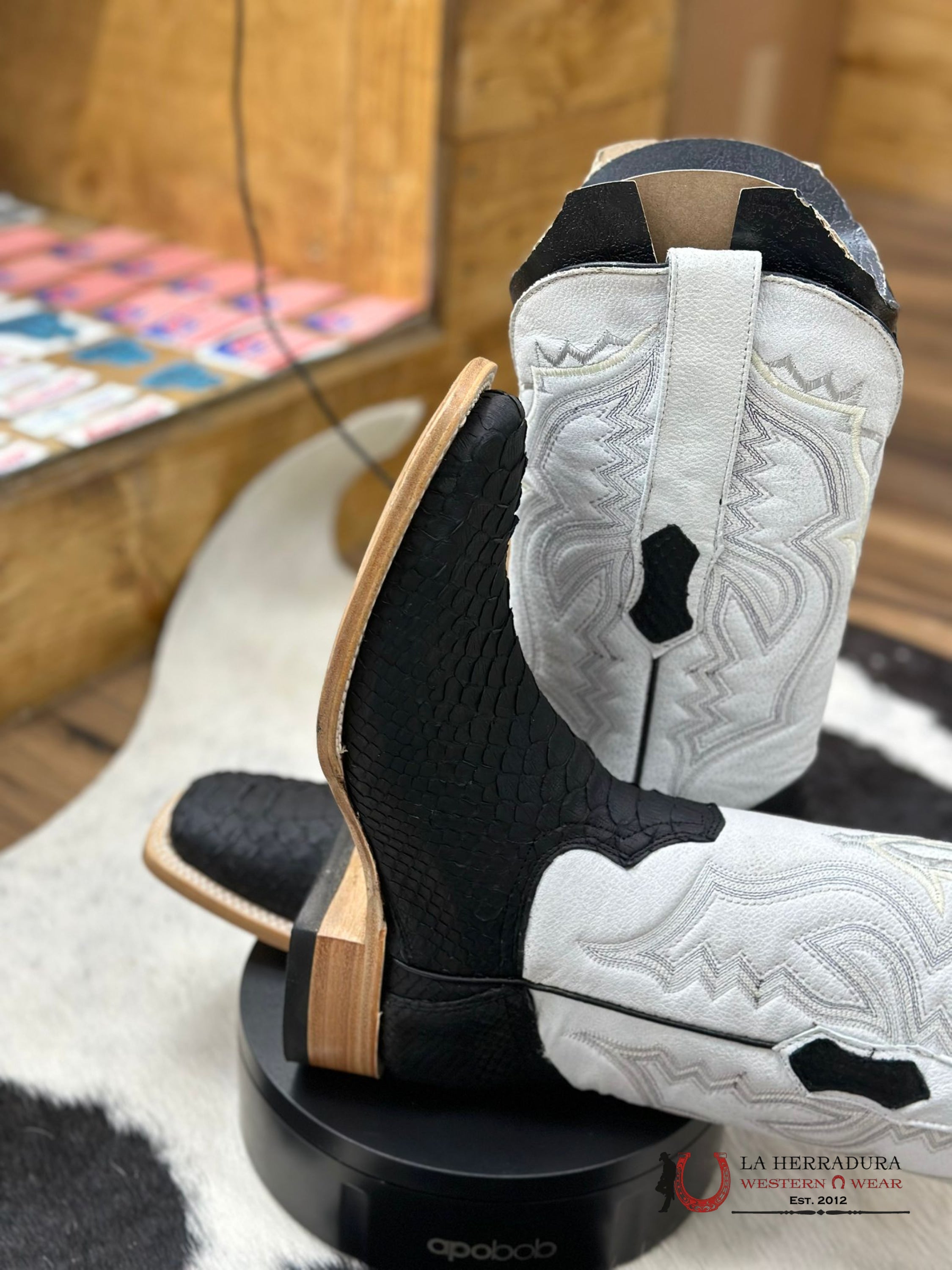 Tanner Mark Boots Exotic Fish Skin Black Botas Hombres