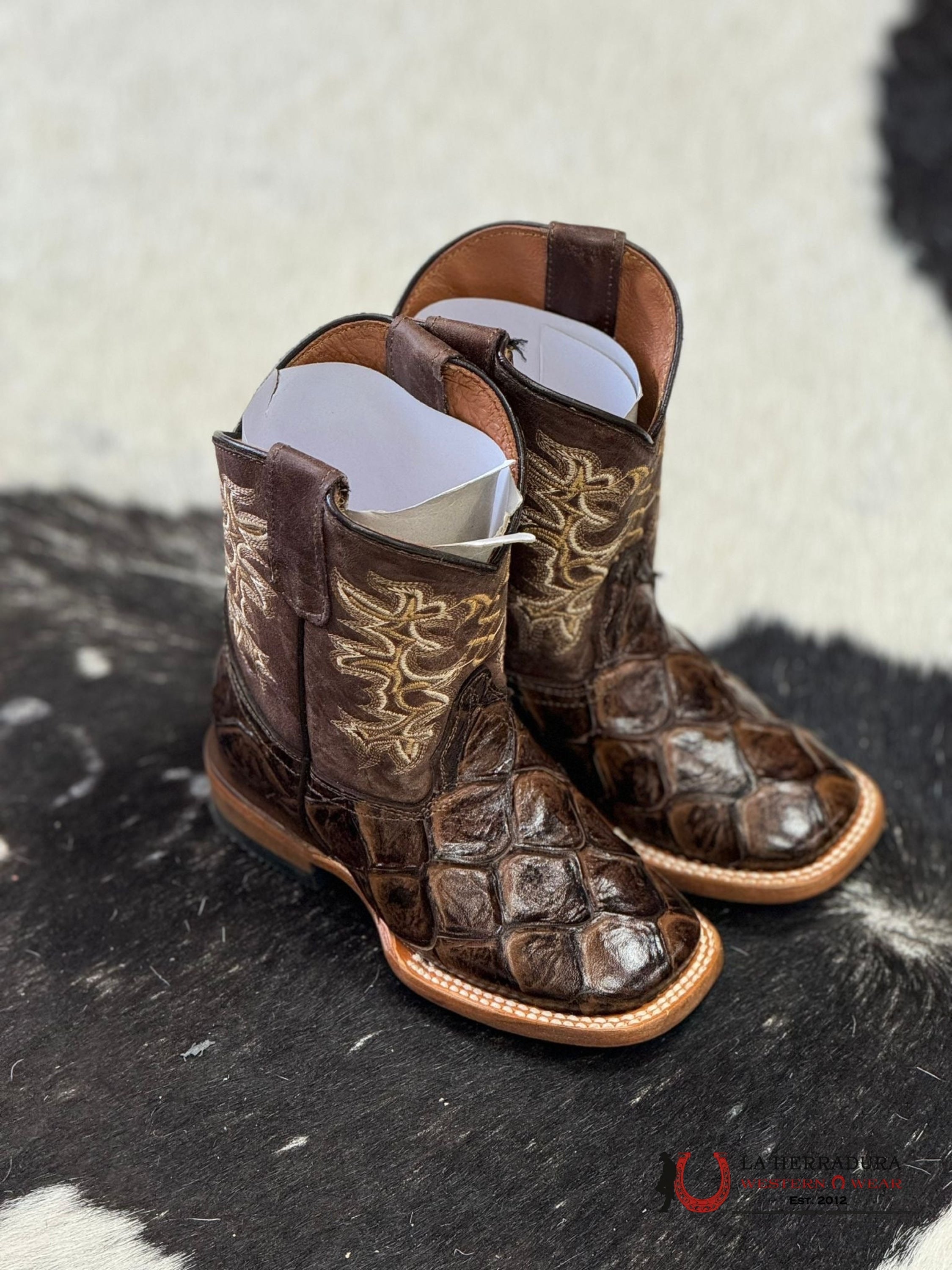 TANNER MARK KIDS ‘ANDY’ KIDS MONSTER FISH PRINT BROWN W/ BROWN TOP -TMK205308 NIÑOS