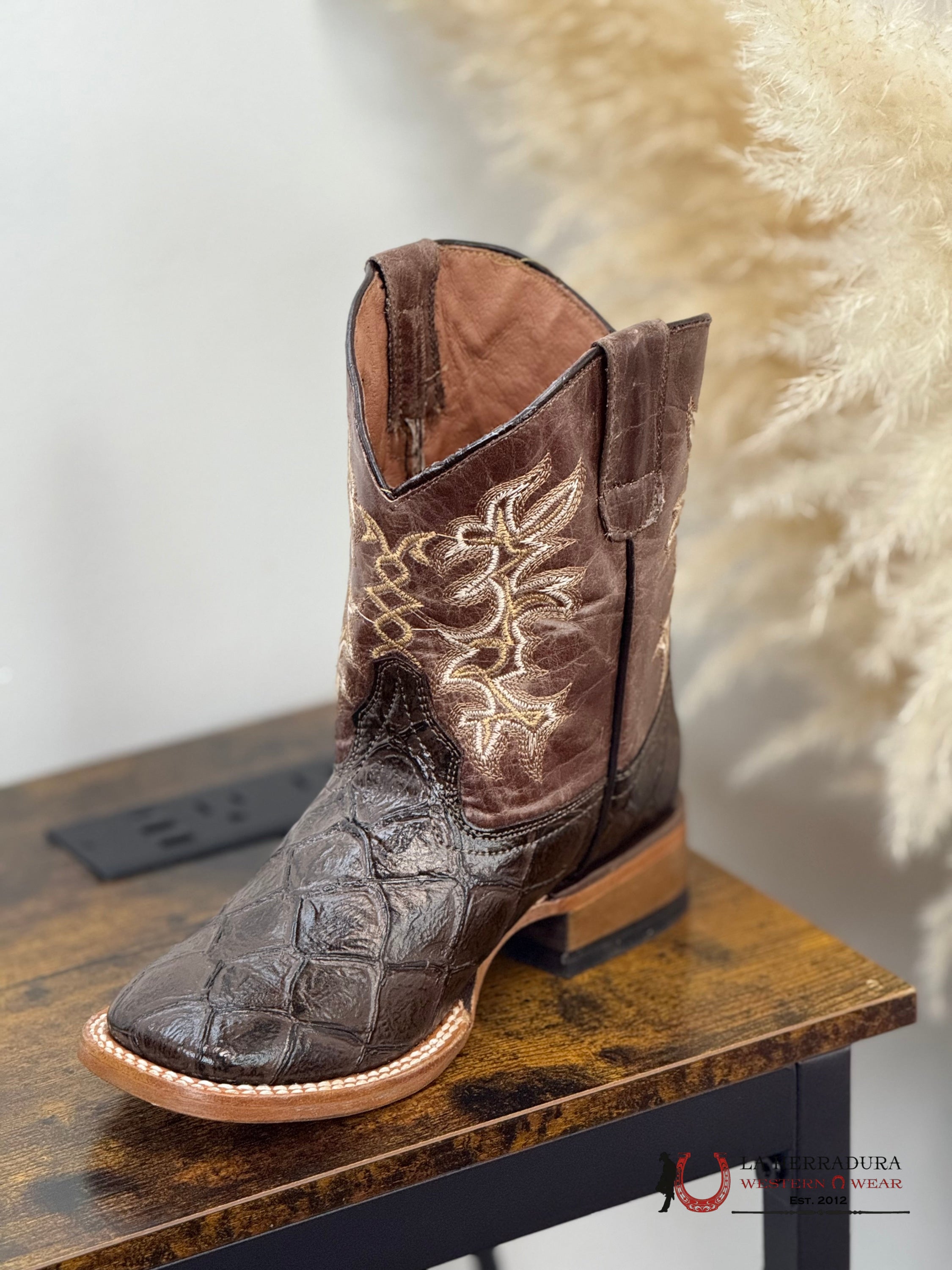 TANNER MARK KIDS ‘ANDY’ KIDS MONSTER FISH PRINT BROWN W/ BROWN TOP -TMK205308 NIÑOS