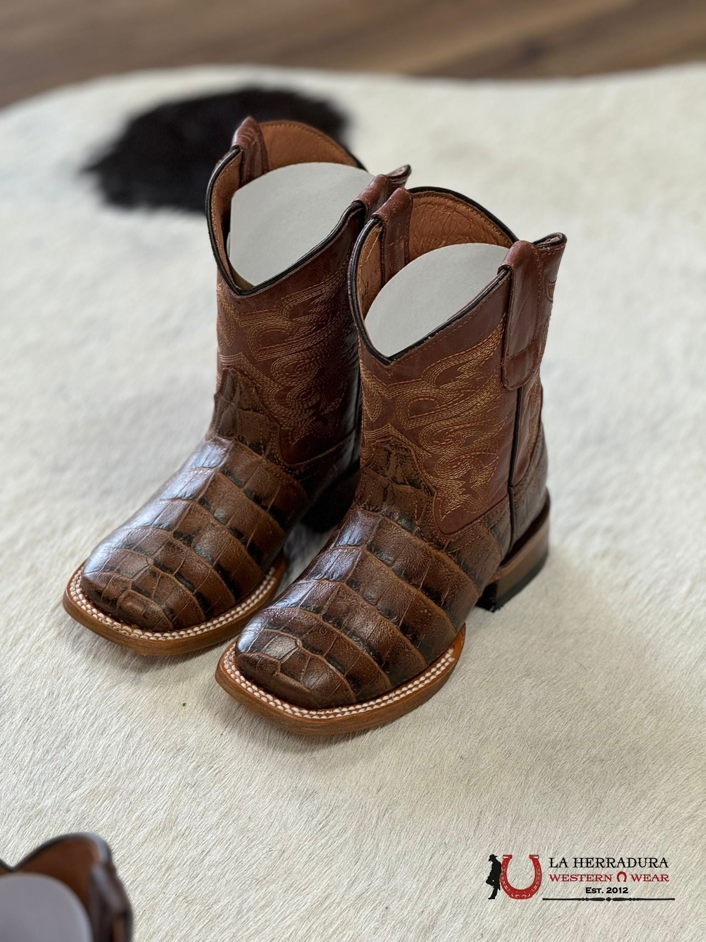 TANNER MARK KIDS ‘JOSEPH’ CAIMAN BELLY PRINT COGÑAC W/ BLACK TOP -TMK200781 y TMY200781 NIÑOS