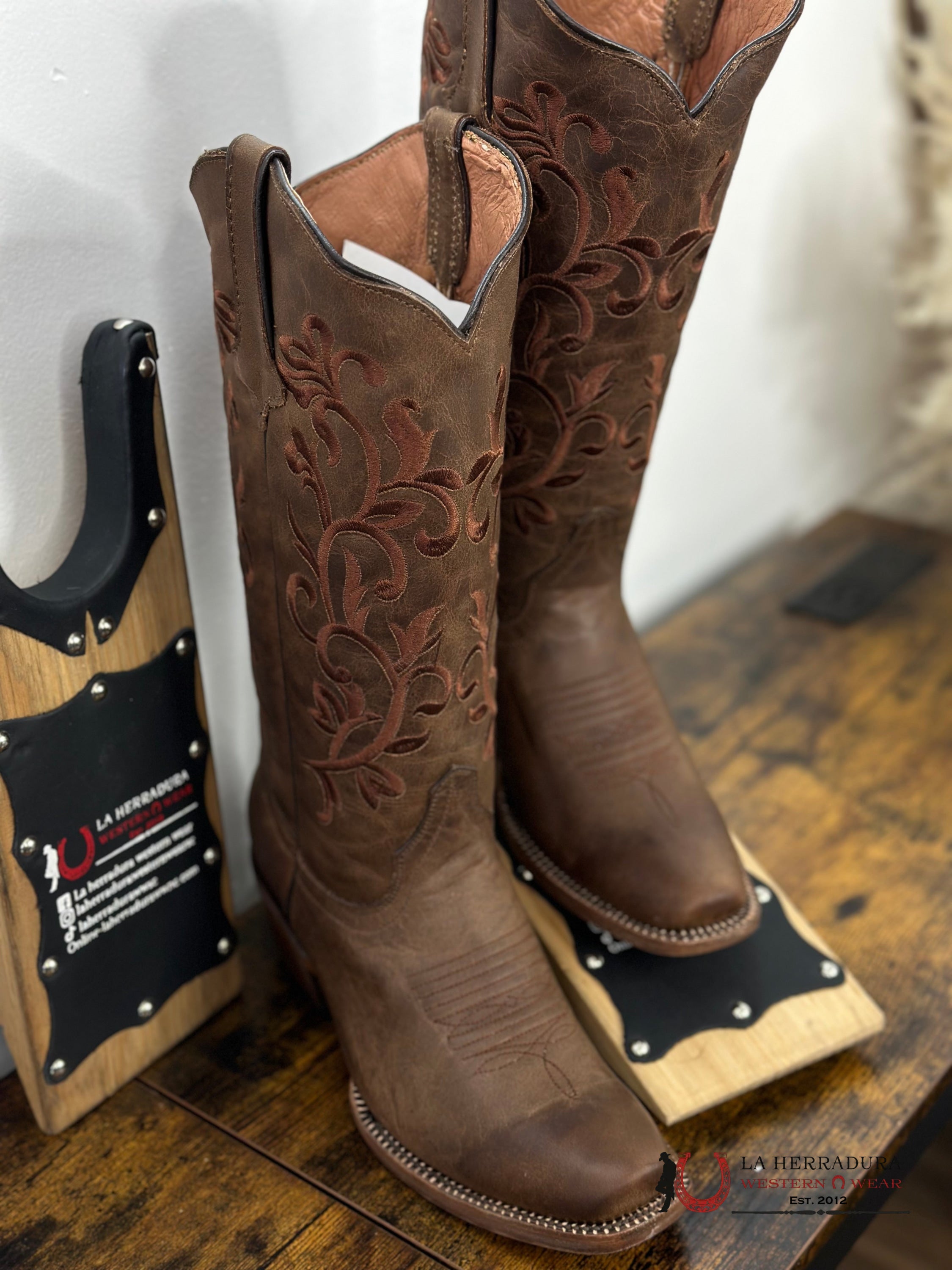 Tanner Mark Women Kaylee Cogñac Calf Floral Embroidery Top Botas Mujeres