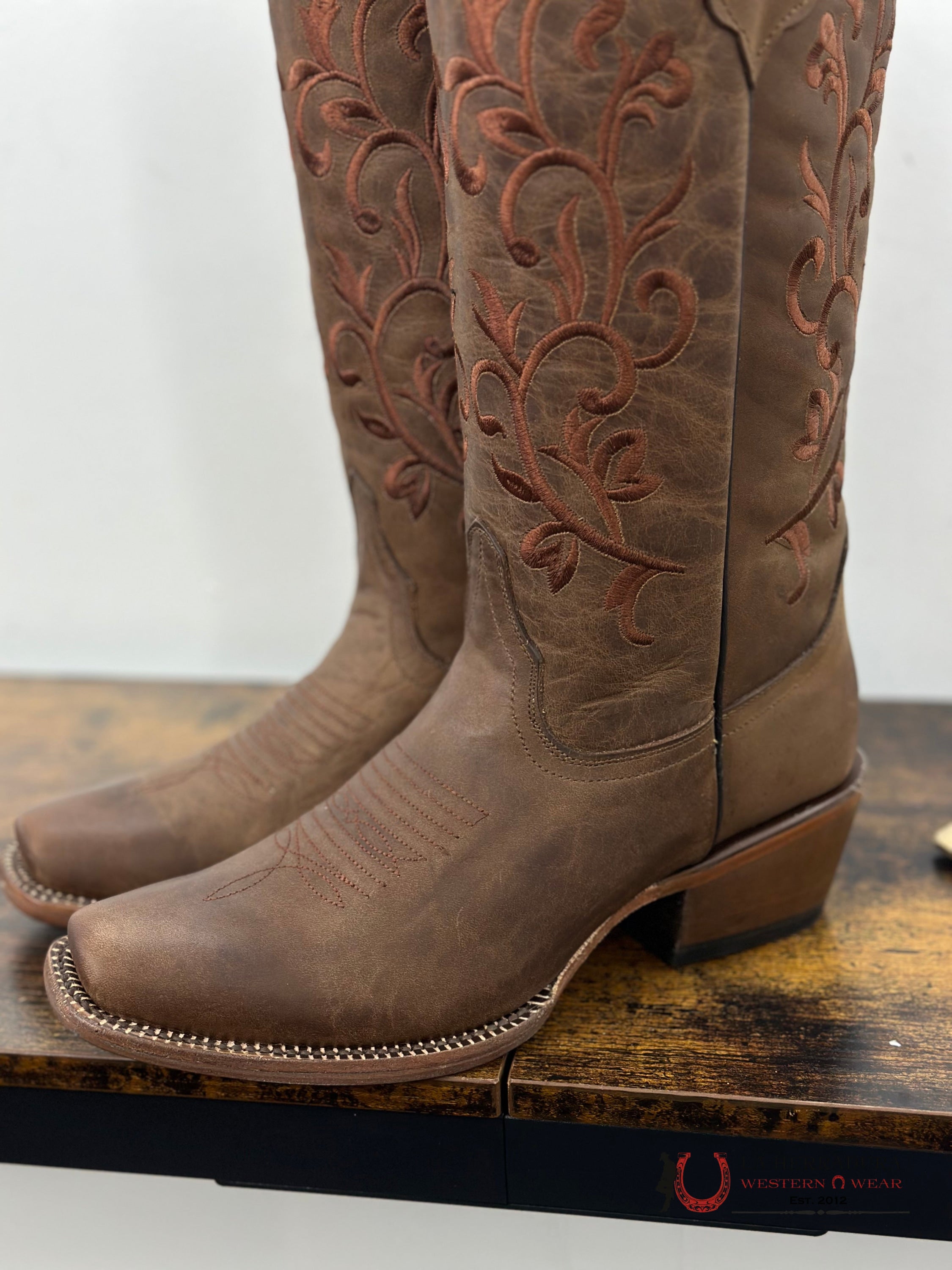 Tanner Mark Women Kaylee Cogñac Calf Floral Embroidery Top Botas Mujeres