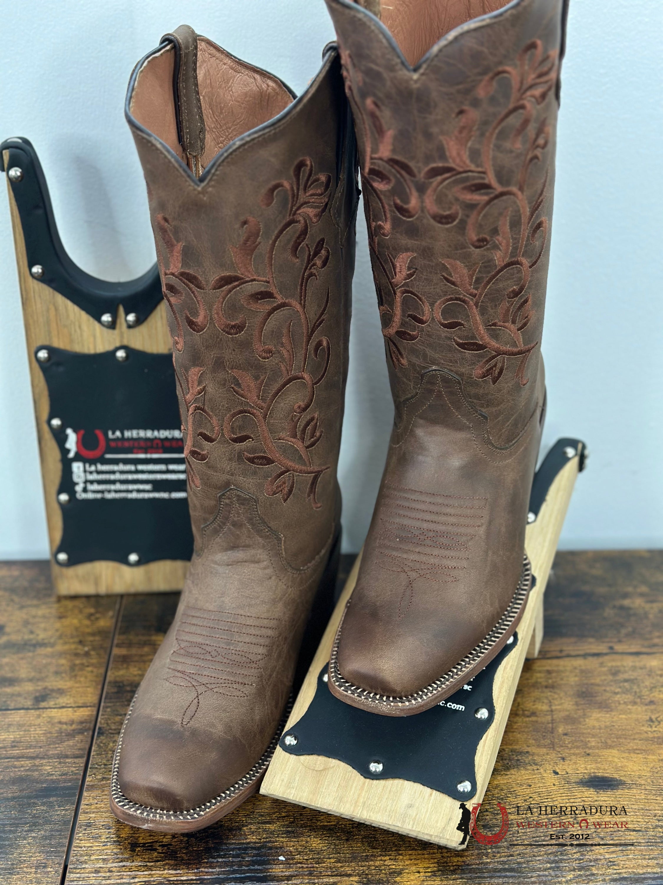 Tanner Mark Women Kaylee Cogñac Calf Floral Embroidery Top Botas Mujeres