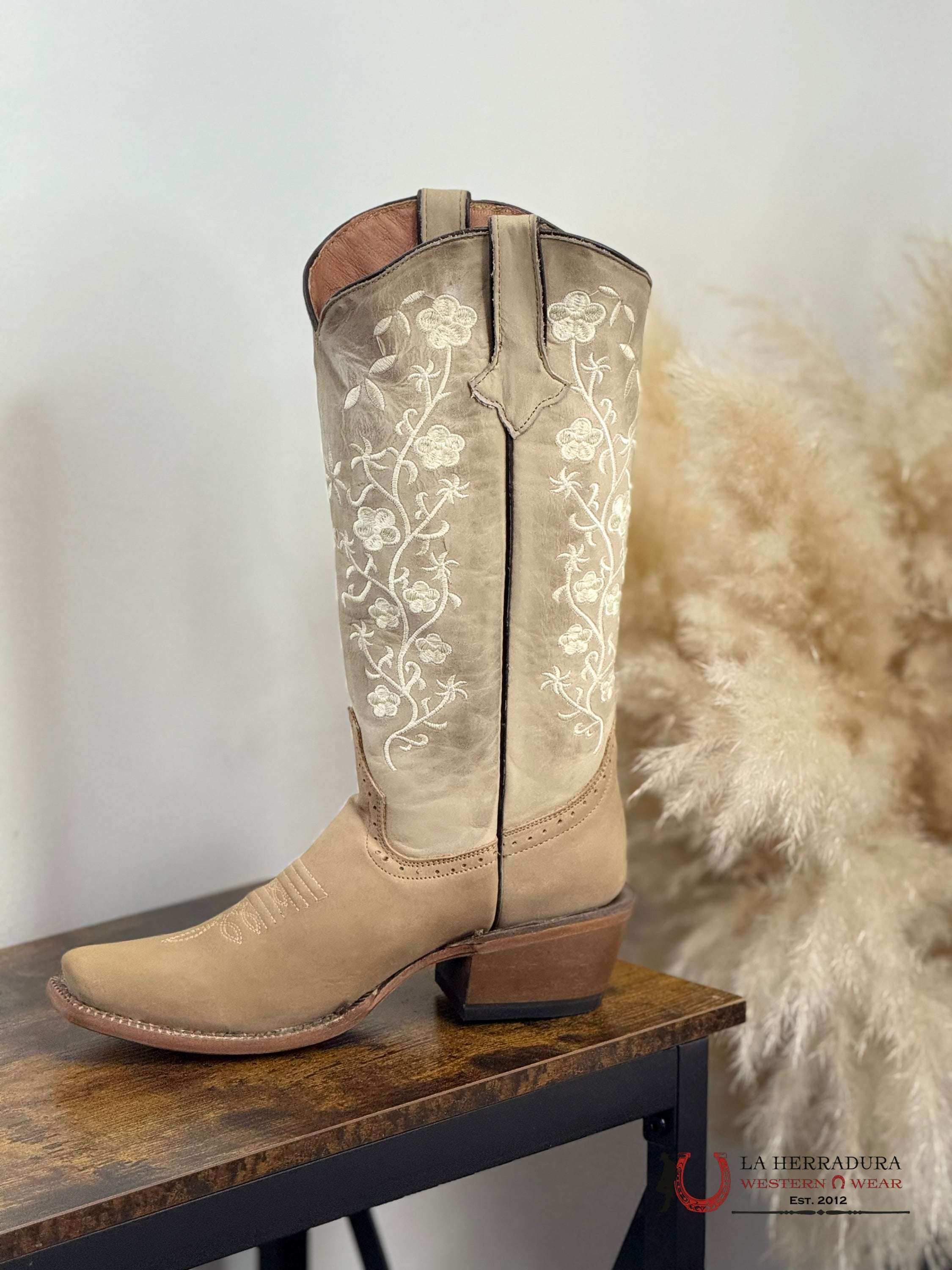 TANNER MARK WOMEN SAND FLORAL EMBROIDERY TOP TML200759 BOTAS MUJERES