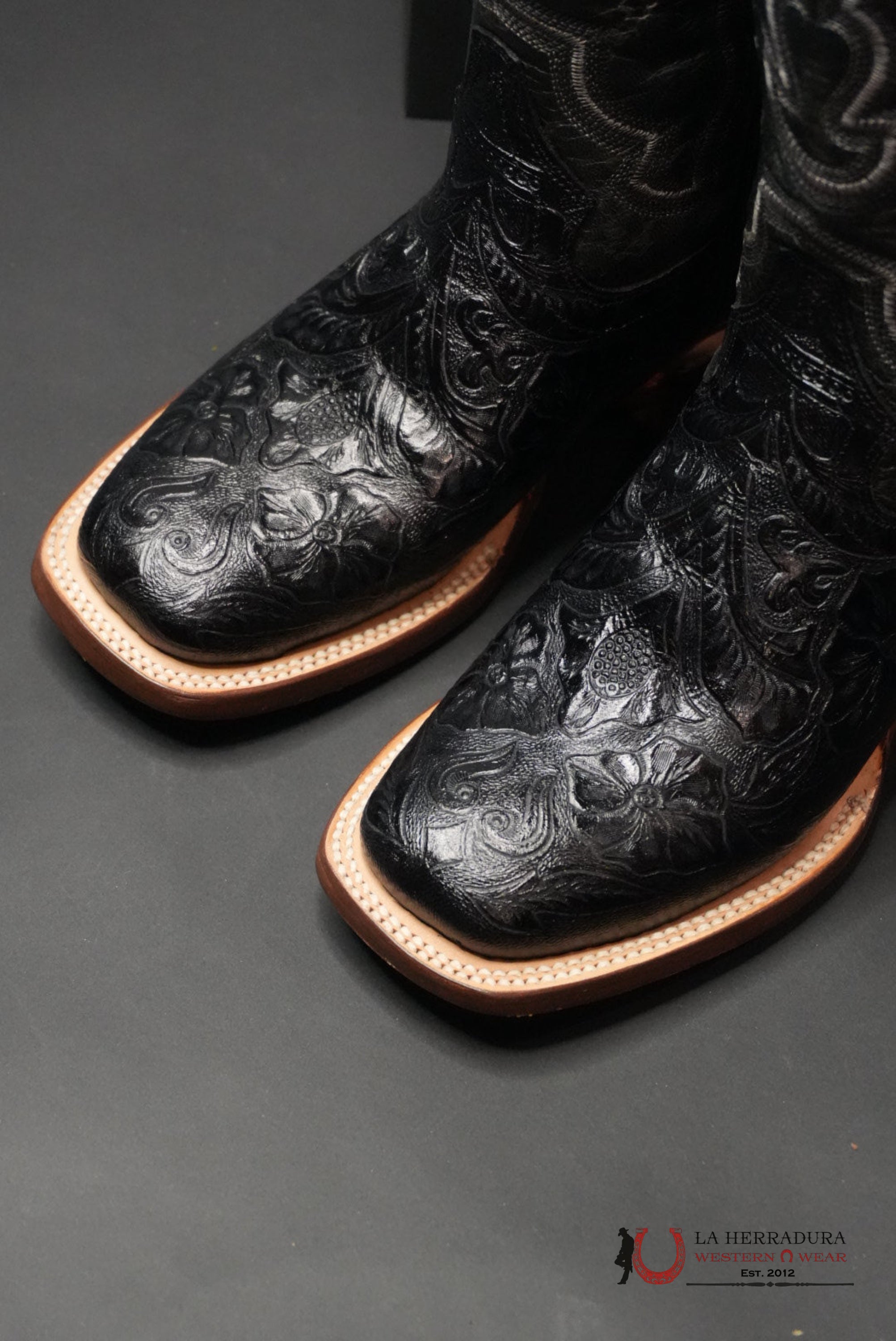 TANNER MARK WOMEN’S BLACK FANGO TOP HAND TOOLED PRINT BOTAS MUJERES