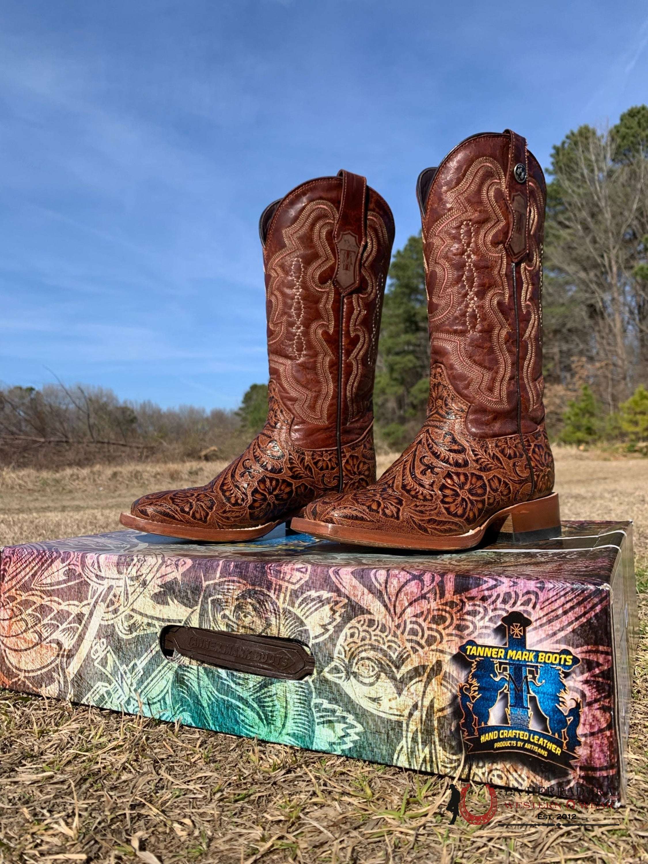 Tanner Mark Women’s Cogñac Fango Top Hand Tooled Print Botas Mujeres