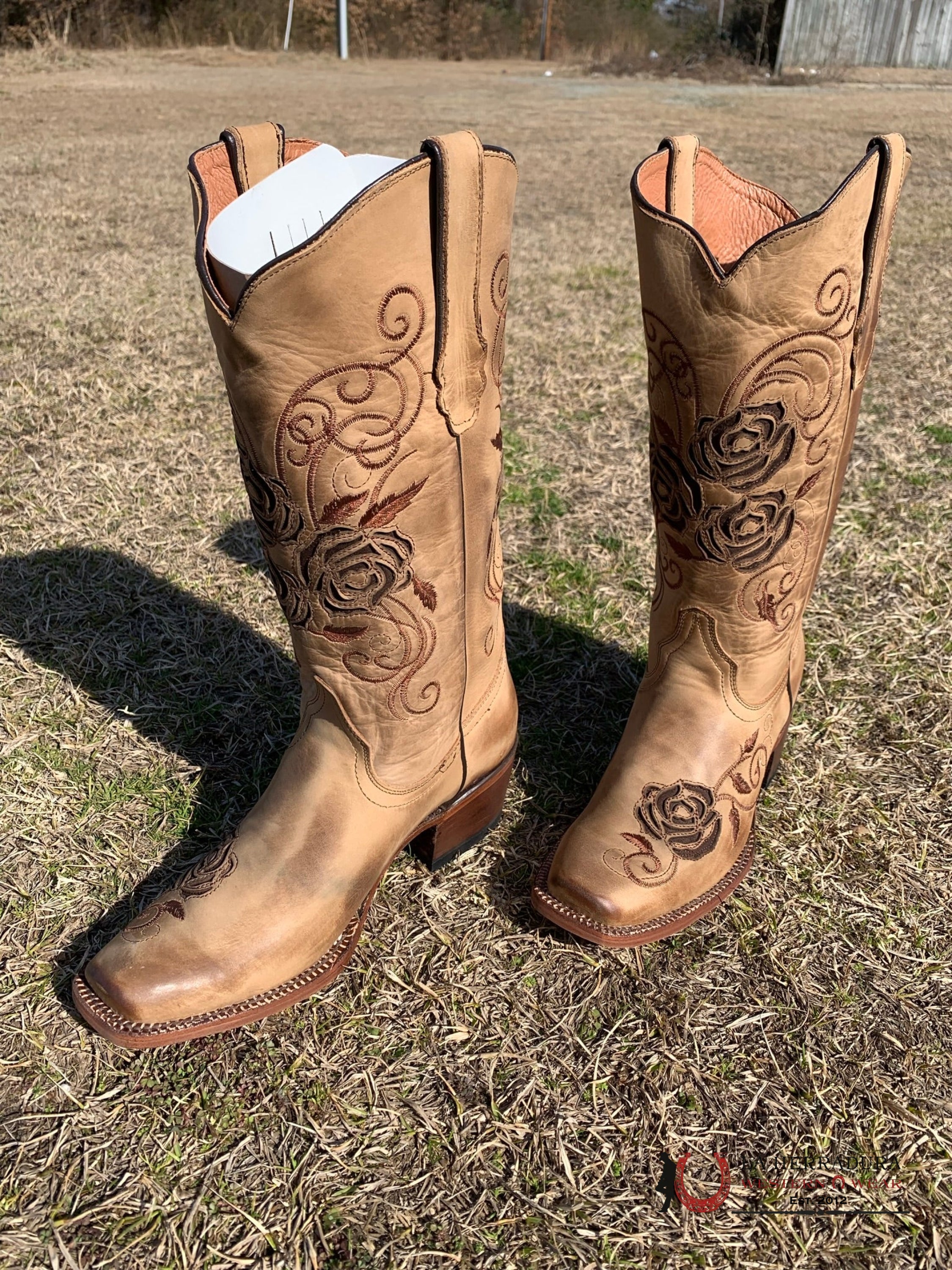 Tanner Mark Women’s Mcallen Sand With Brown Roses Inlay Botas Mujeres