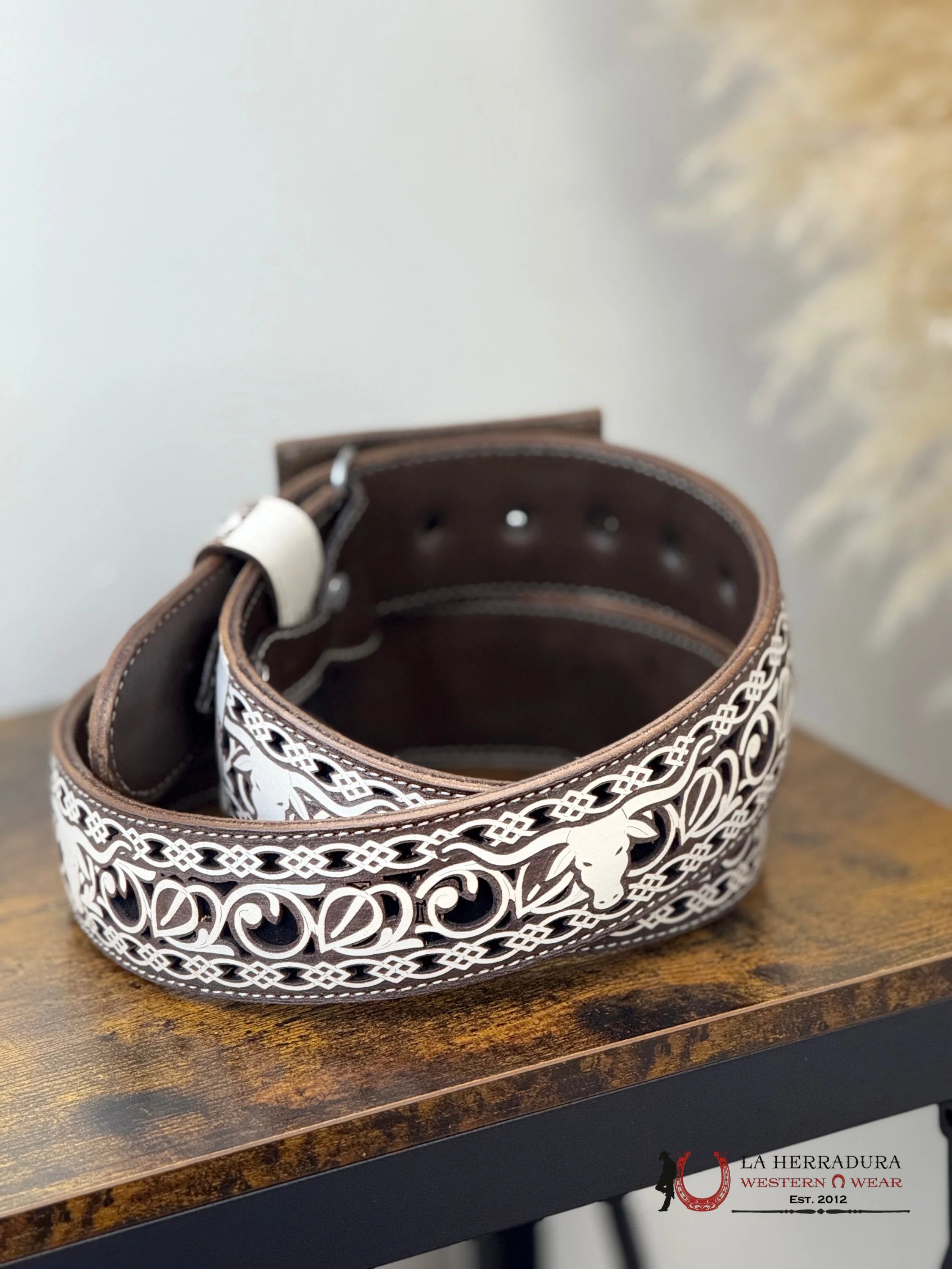 TEXAS BELT WHITE BULL STICHING WITH BLACK BACKING MEN BELT CINTURONES HOMBRES