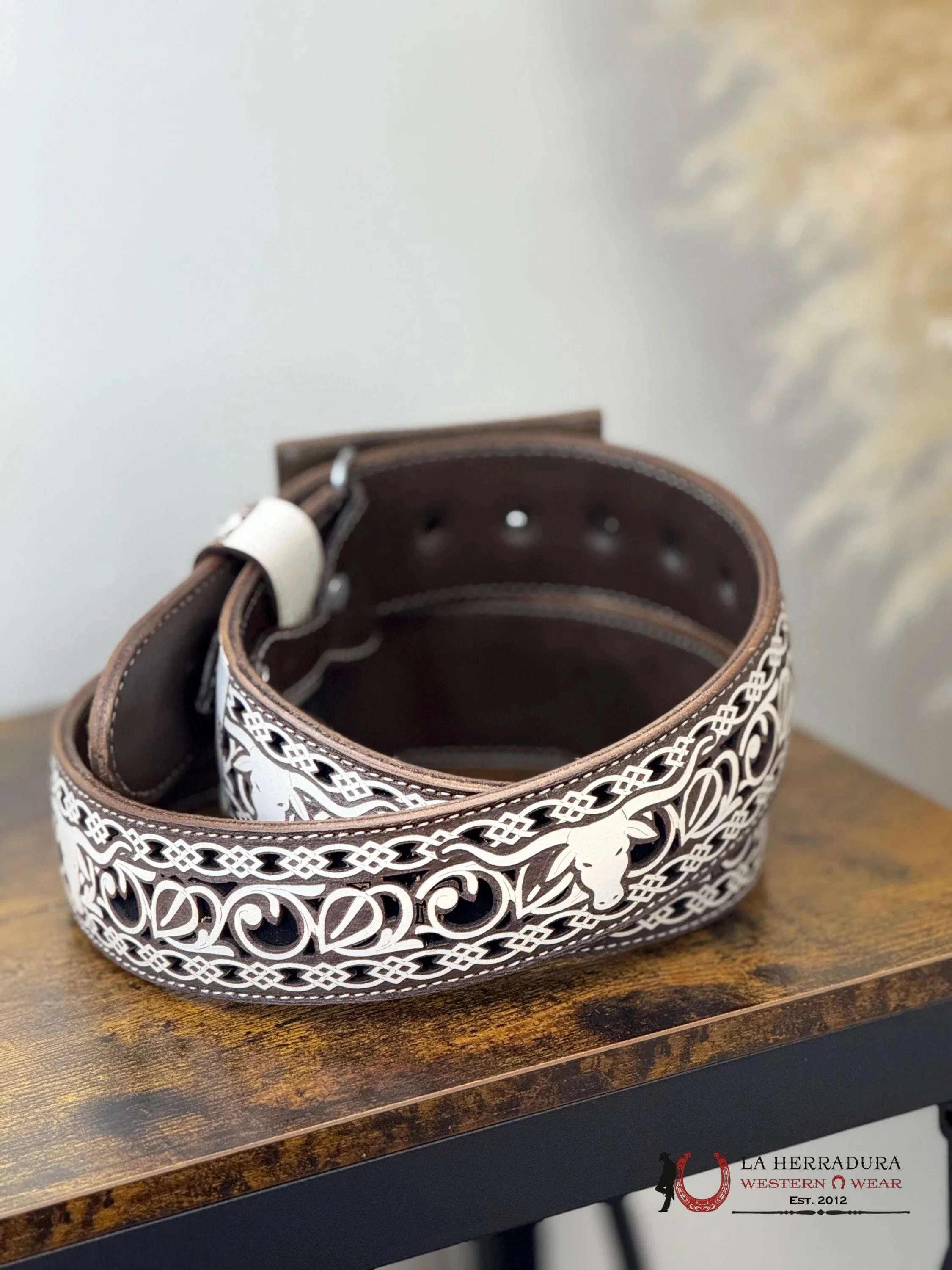 TEXAS BELT WHITE BULL STICHING WITH BLACK BACKING MEN BELT CINTURONES HOMBRES