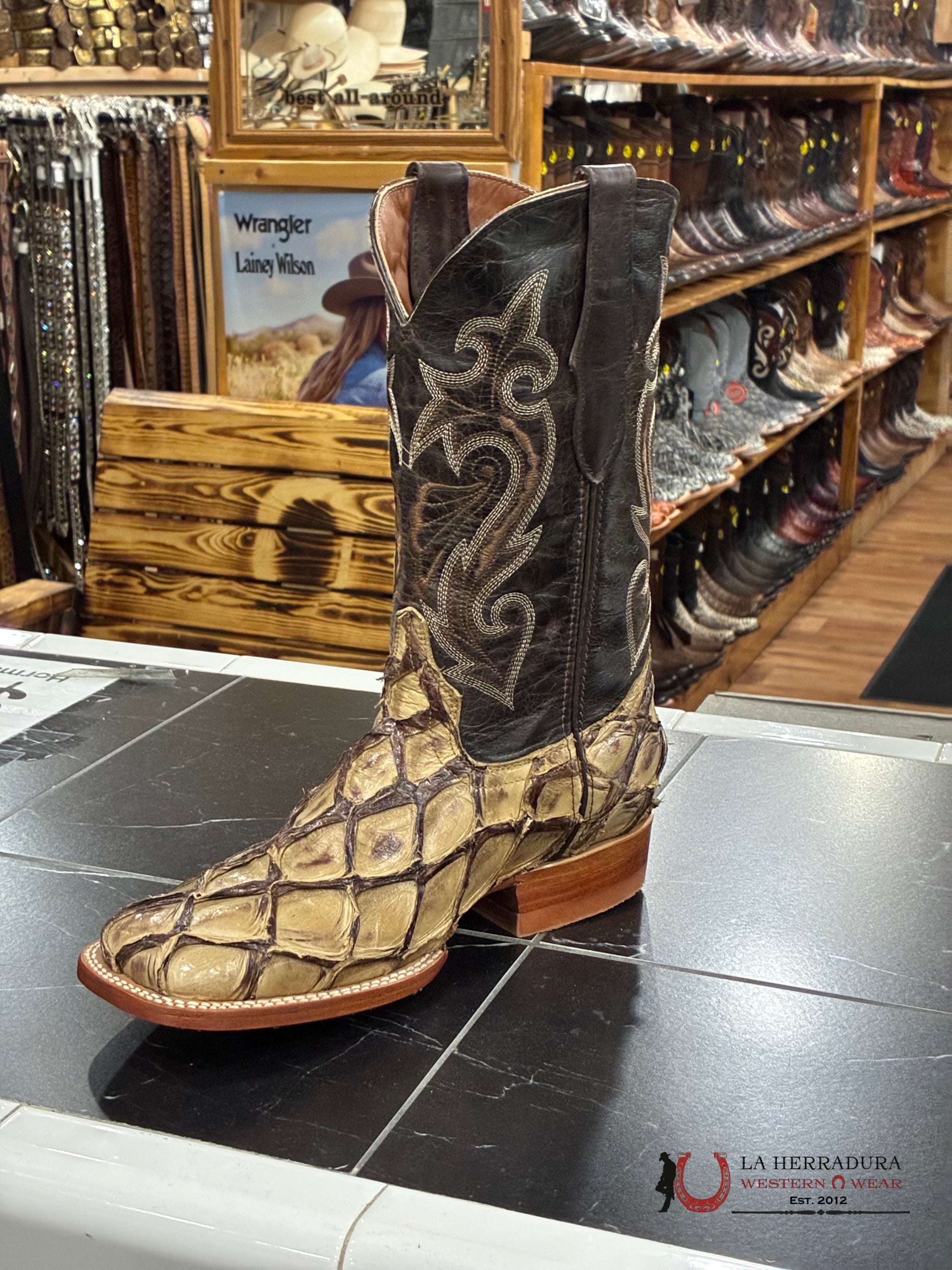 THE STAGE COACH BOOT CO./DILIGENCIA SQUARE TOE EXOTIC MINK IHS FISH SKIN BOTAS HOMBRES