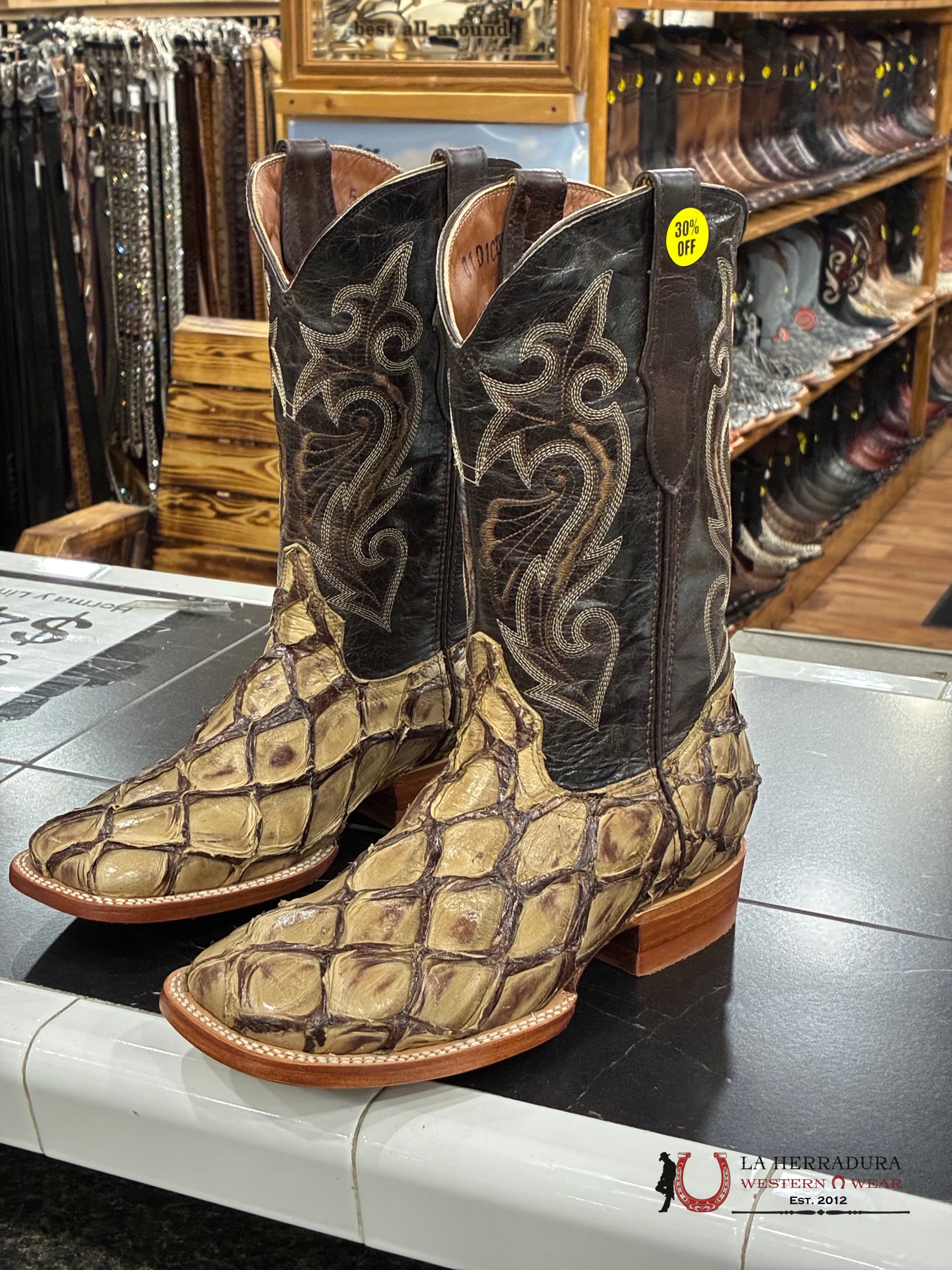 THE STAGE COACH BOOT CO./DILIGENCIA SQUARE TOE EXOTIC MINK IHS FISH SKIN BOTAS HOMBRES