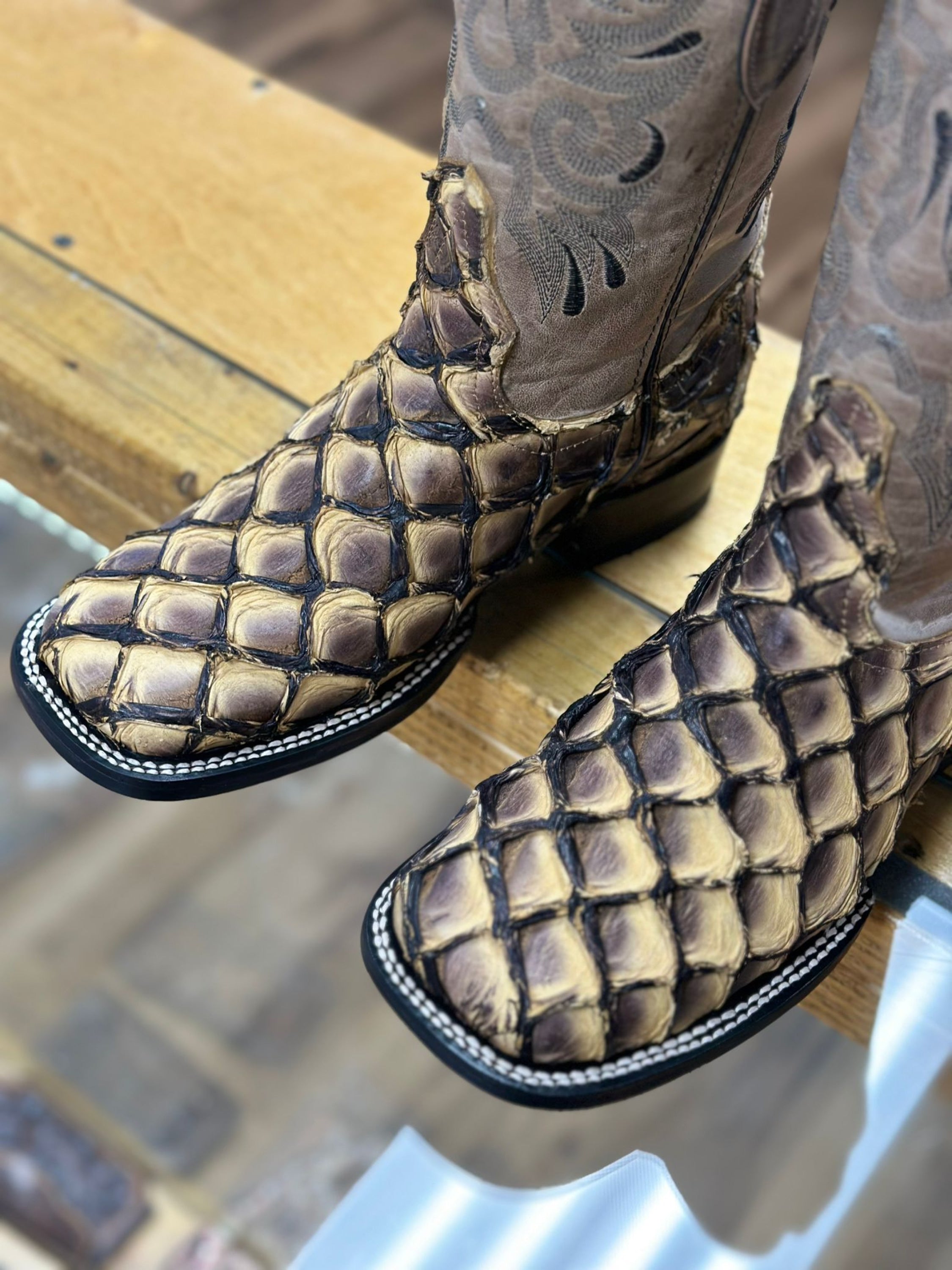 The Stage Coach Boot Co. Square Toe Exotic Berge Toost Fish Skin Botas Hombres