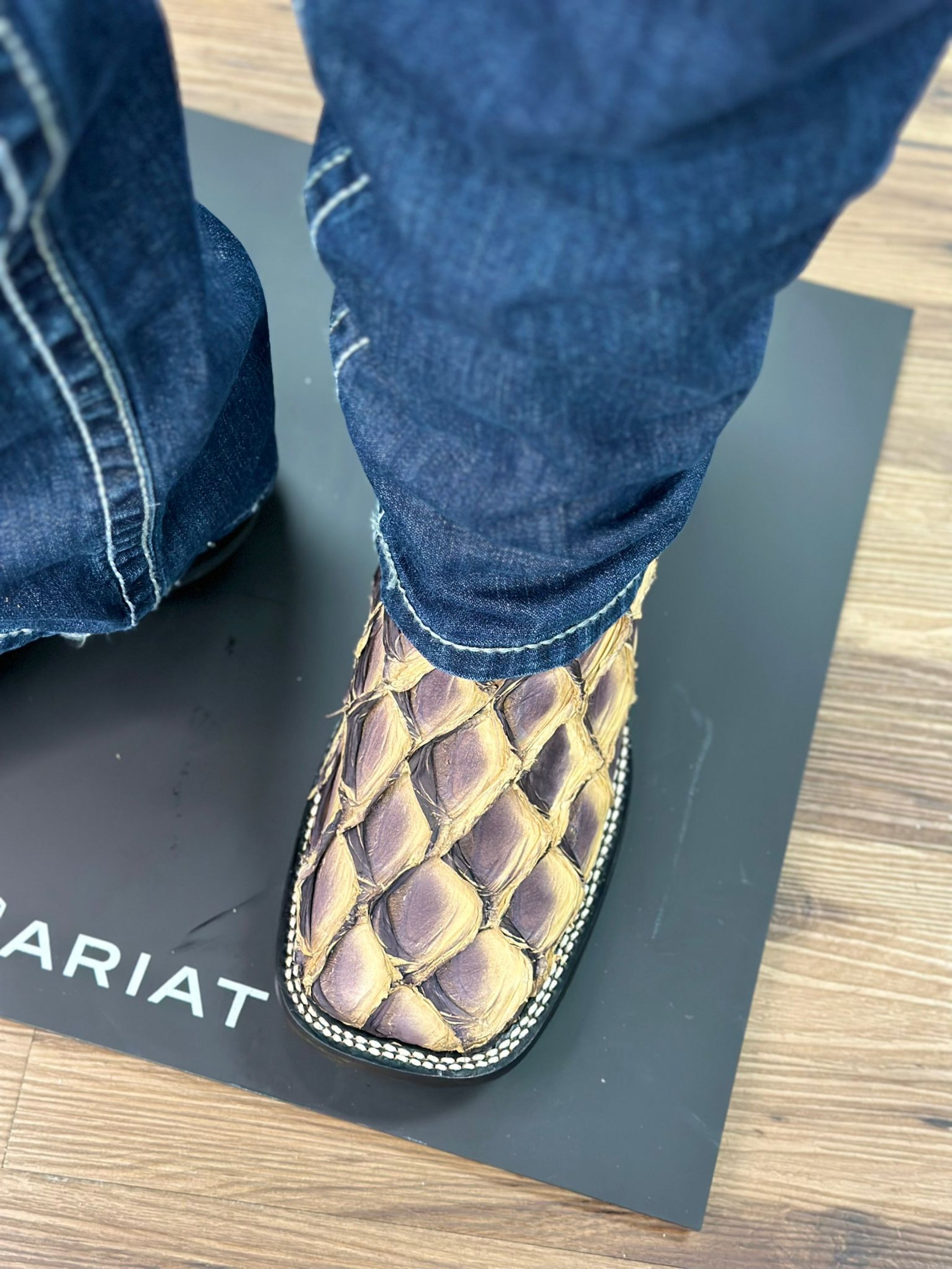 The Stage Coach Boot Co. Square Toe Exotic Berge Toost Fish Skin Botas Hombres