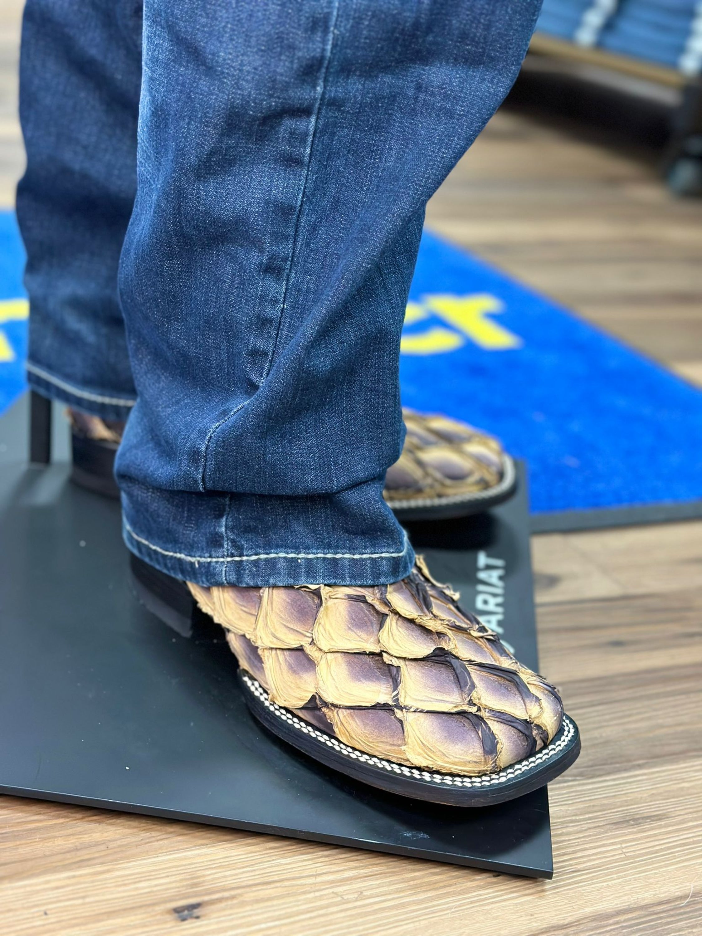 The Stage Coach Boot Co. Square Toe Exotic Berge Toost Fish Skin Botas Hombres