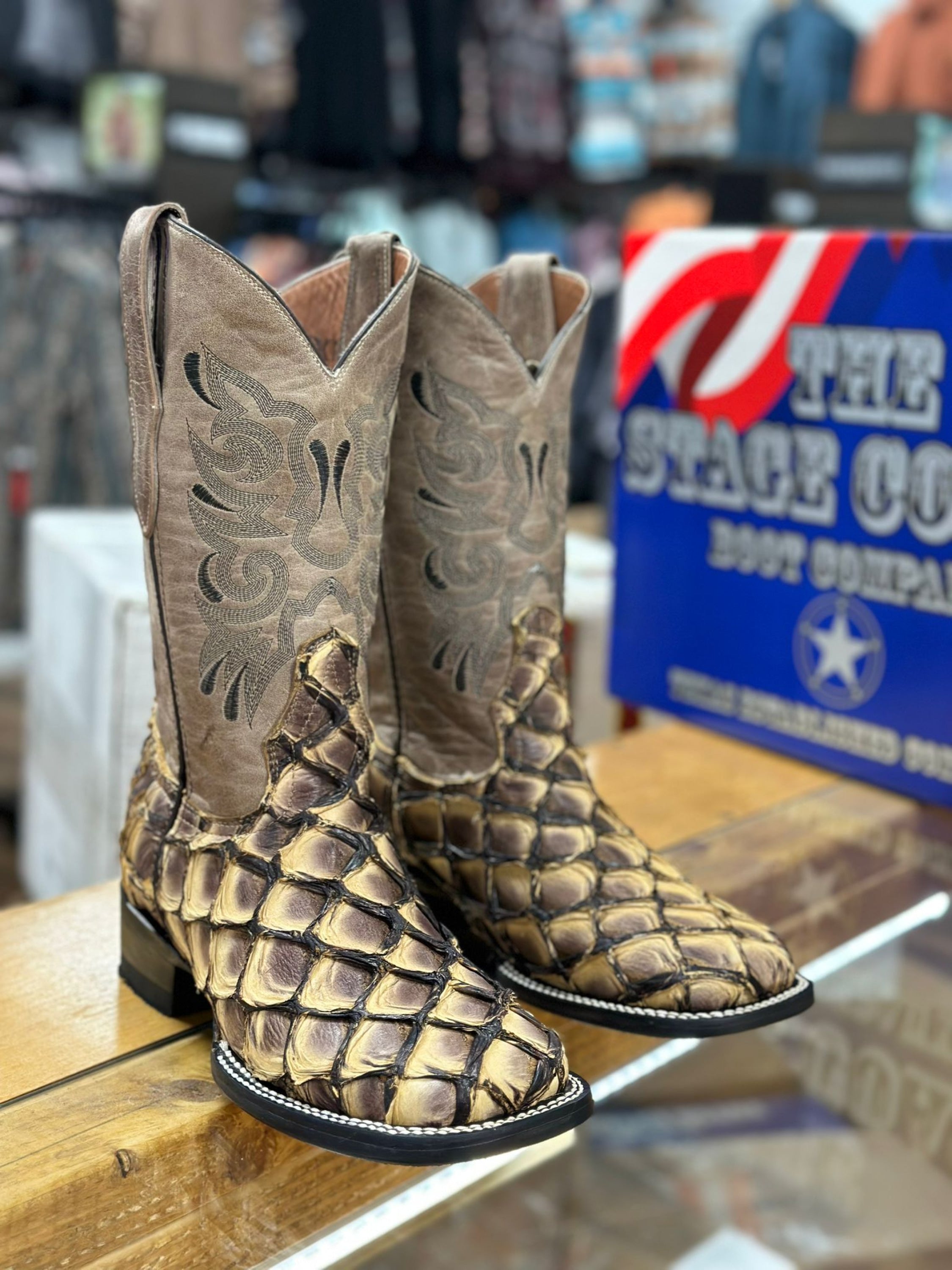 The Stage Coach Boot Co. Square Toe Exotic Berge Toost Fish Skin Botas Hombres