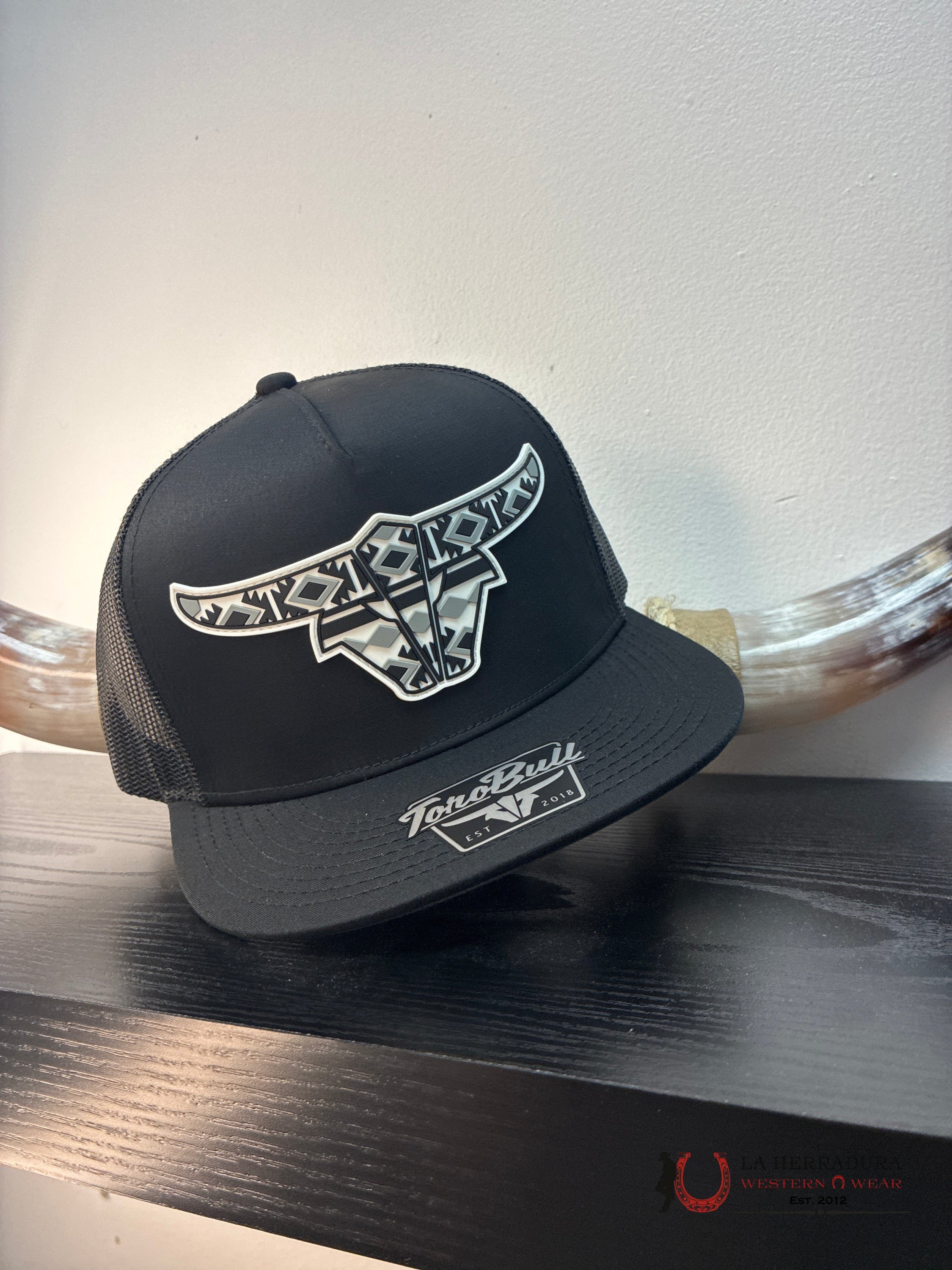 TONOBULL BLACK WITH WHITE 3.0 CAPS MENS GORRAS HOMBRES