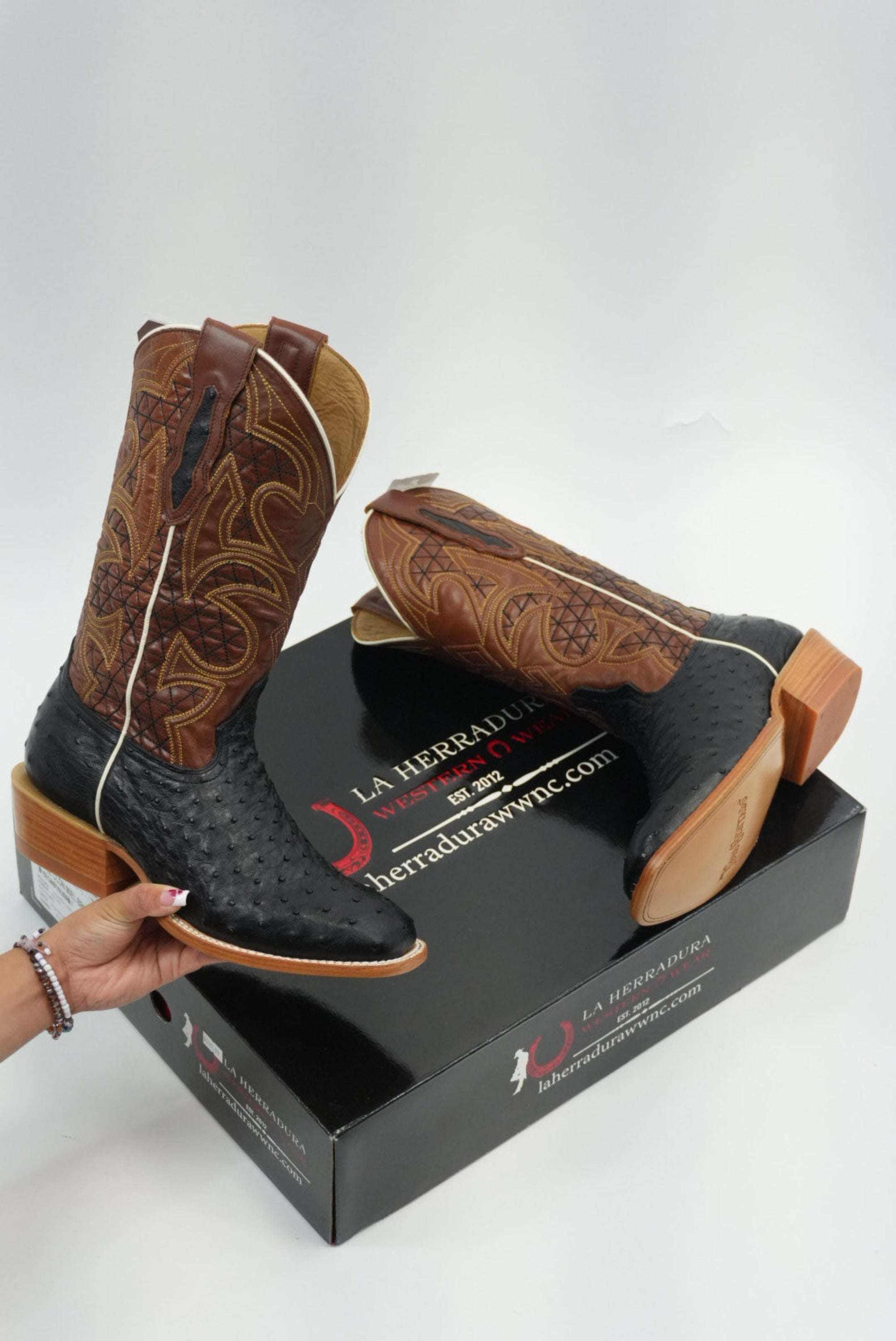 TORO SENTADO MEN AVESTRUZ NEGRA/CABRA PULL UP TAN LEATHER SOLE