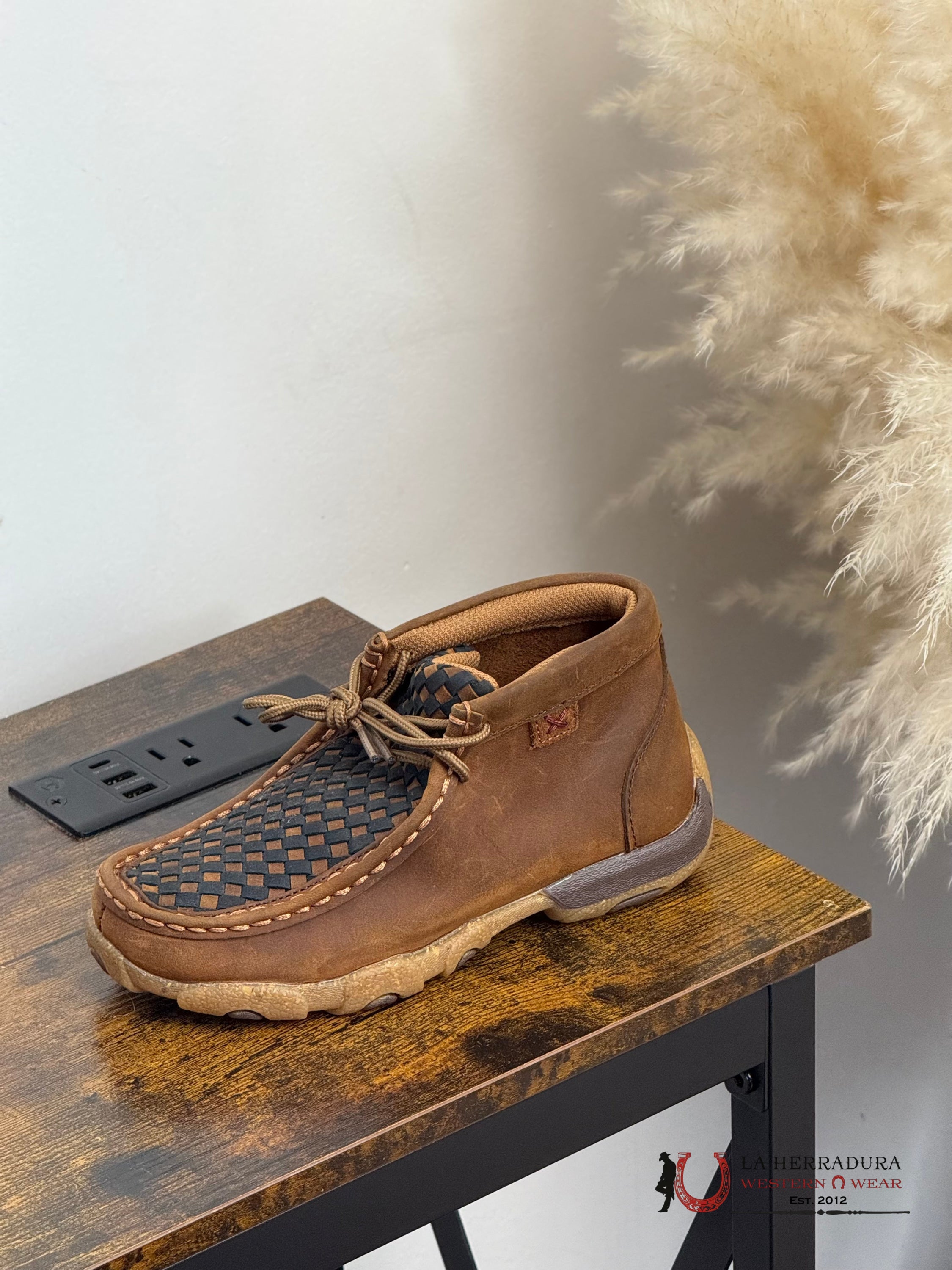 TWISTED X KIDS CHUKKA DRIVING MOC OILED SADDLE & MIDNIGHT -YDM0046 NIÑOS