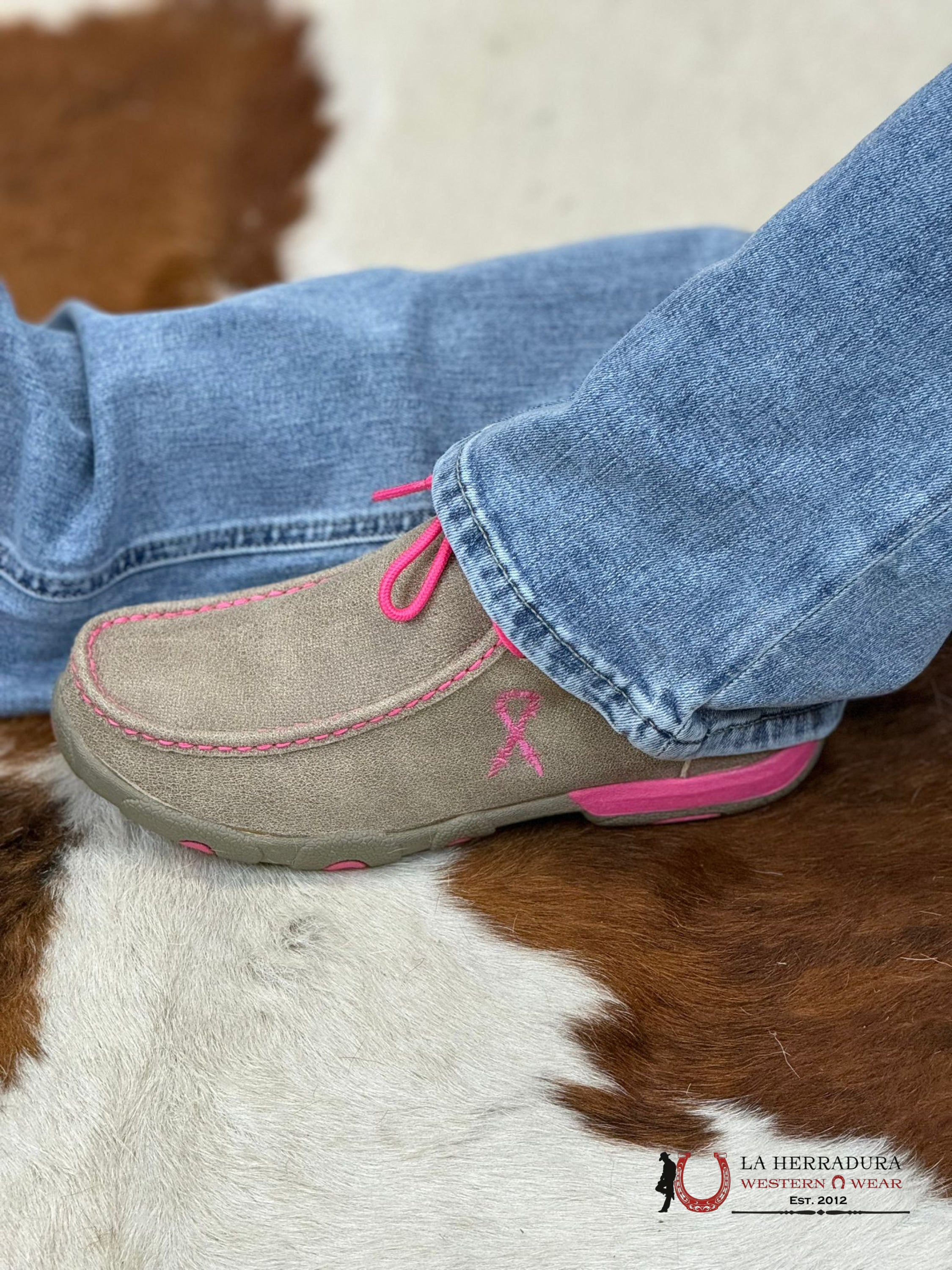 Twisted X Womens Driving Moc Dusty Tan Neon Pink Casual Shoe Zapatos Mujeres