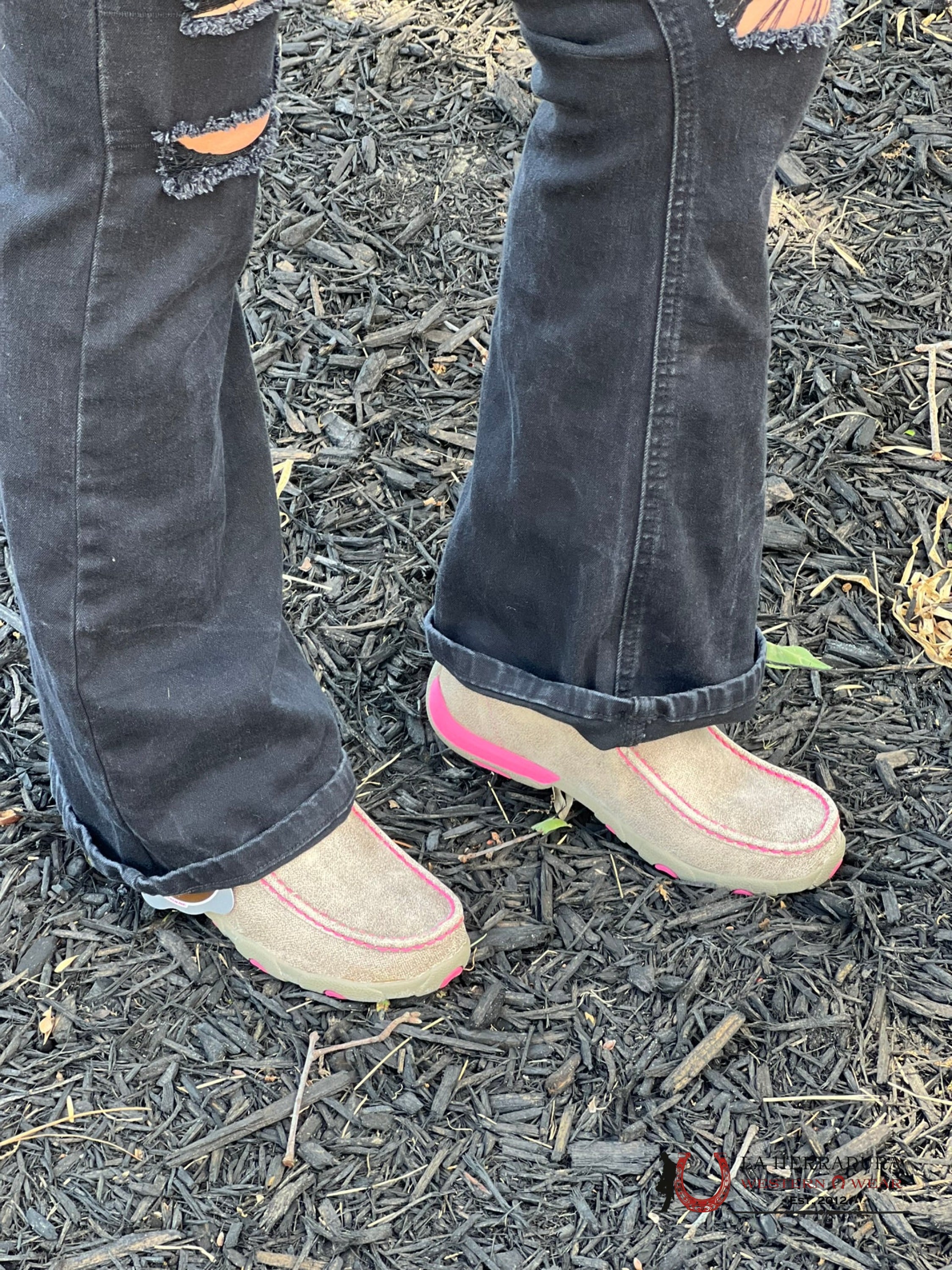 Twisted X Womens Driving Moc Dusty Tan Neon Pink Casual Shoe Zapatos Mujeres