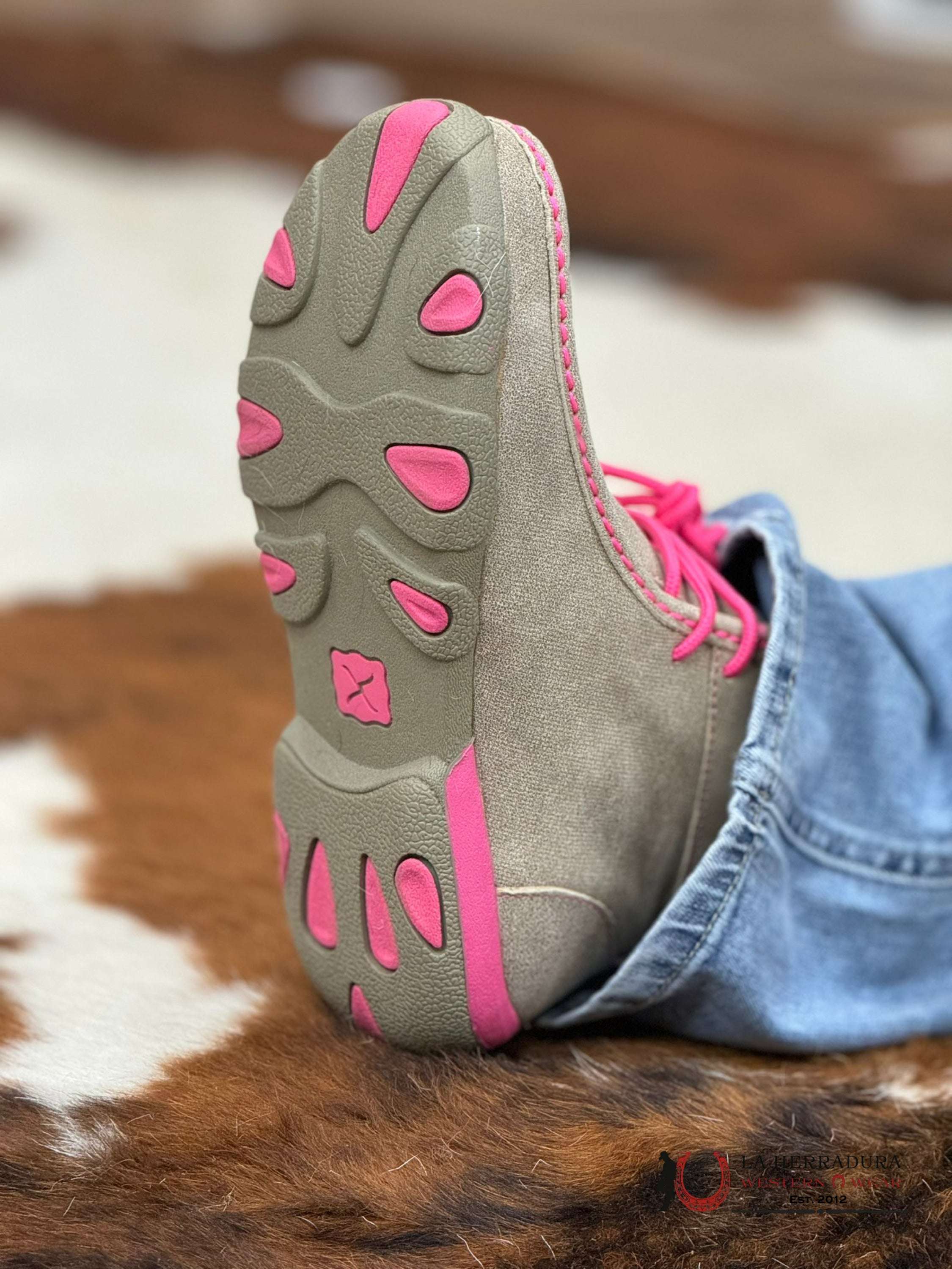 Twisted X Womens Driving Moc Dusty Tan Neon Pink Casual Shoe Zapatos Mujeres