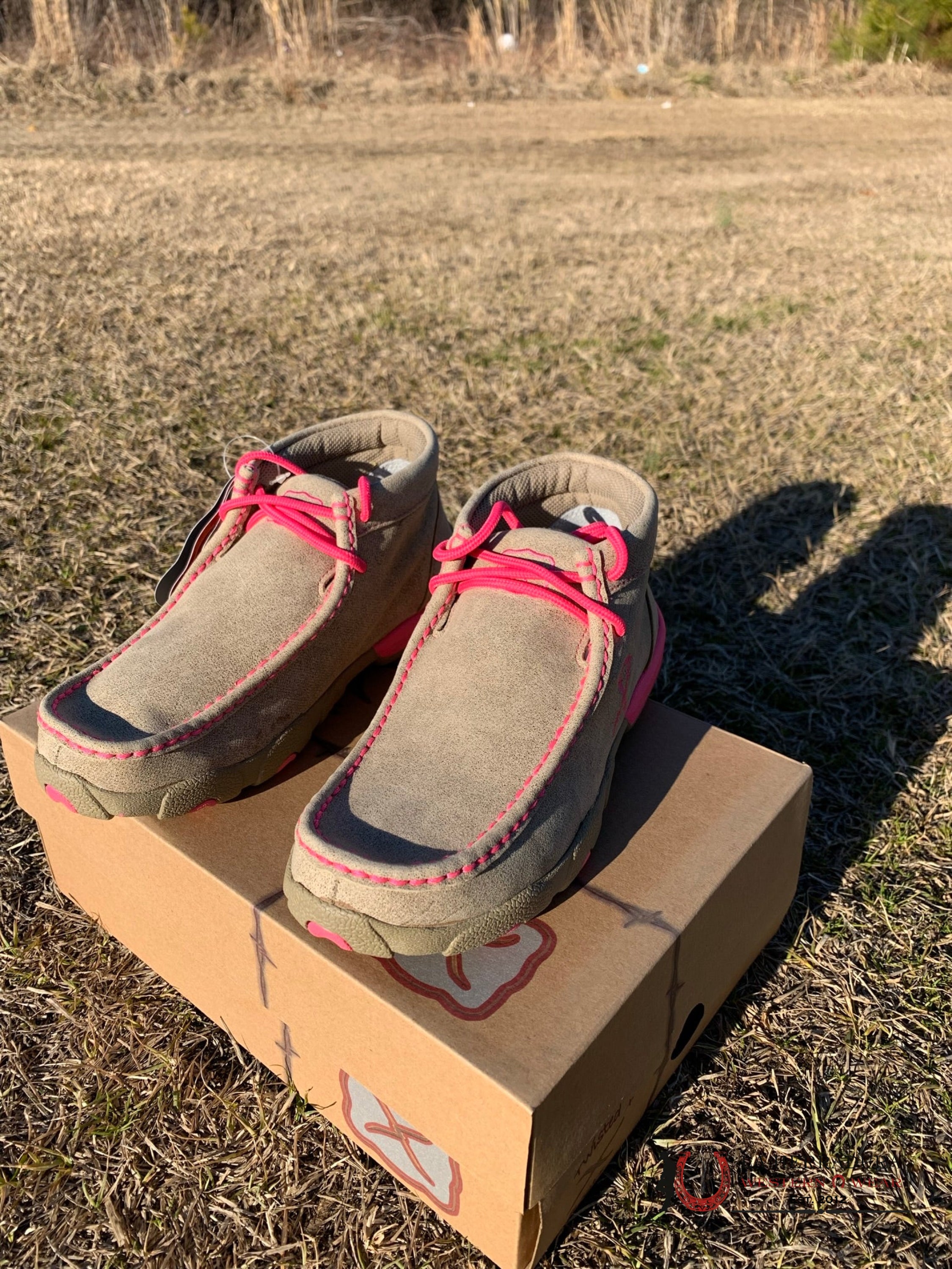 Twisted X Womens Driving Moc Dusty Tan Neon Pink Casual Shoe Zapatos Mujeres
