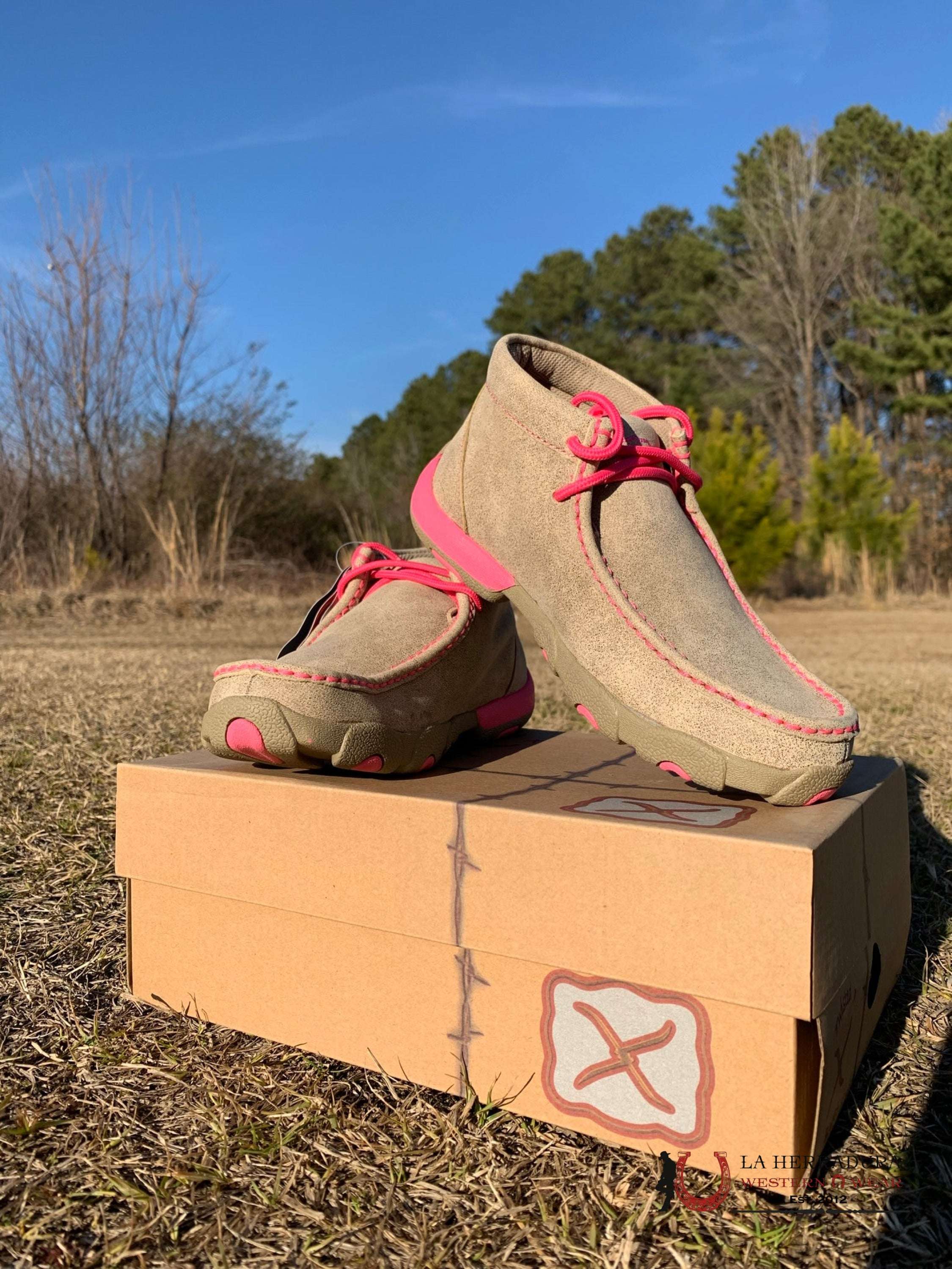 Twisted X Womens Driving Moc Dusty Tan Neon Pink Casual Shoe Zapatos Mujeres