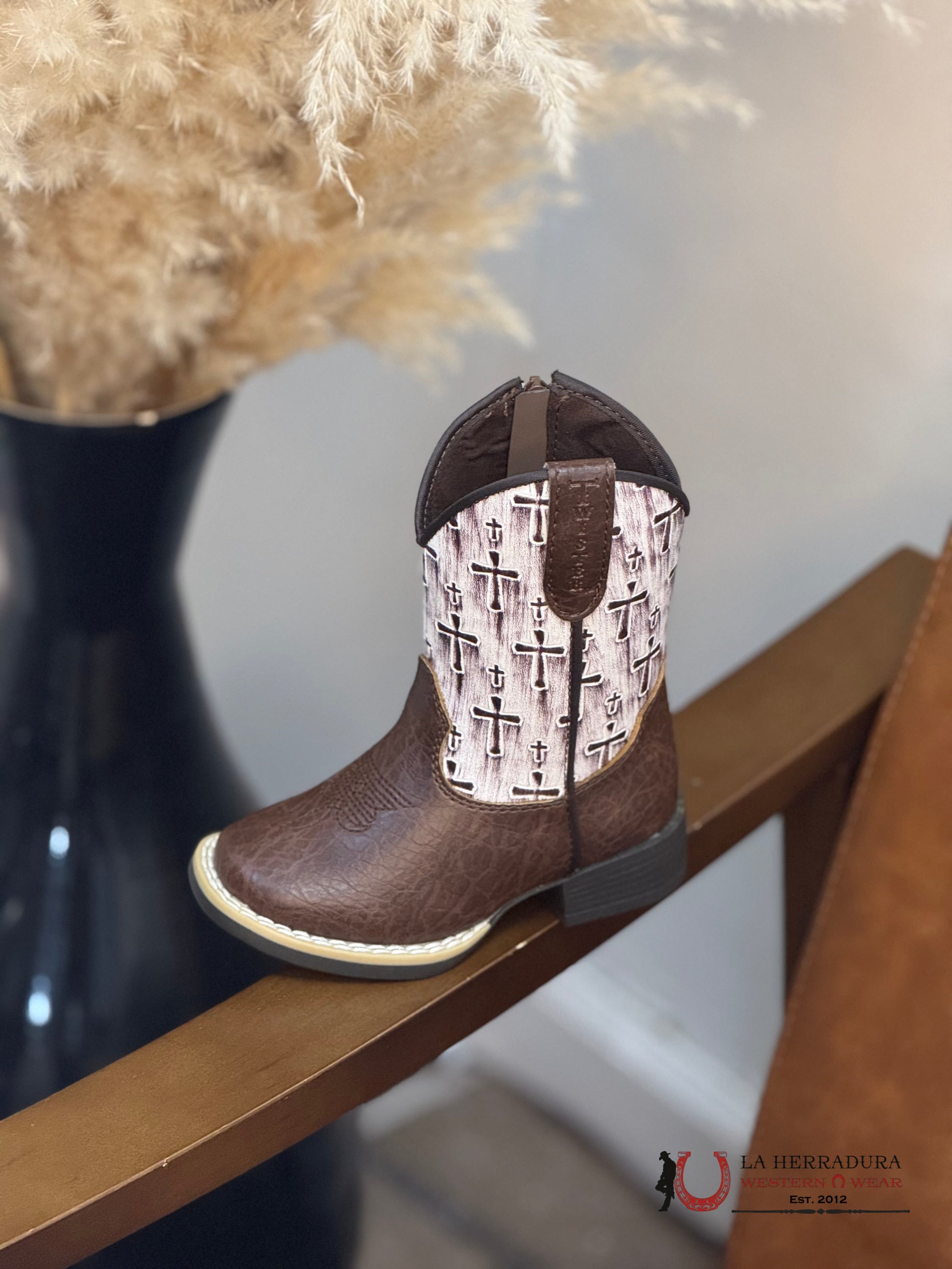 TWISTER KIDS ‘COLTON’ VARIANT BROWN W/ CROSS EMBROIDED TUBE NIÑOS