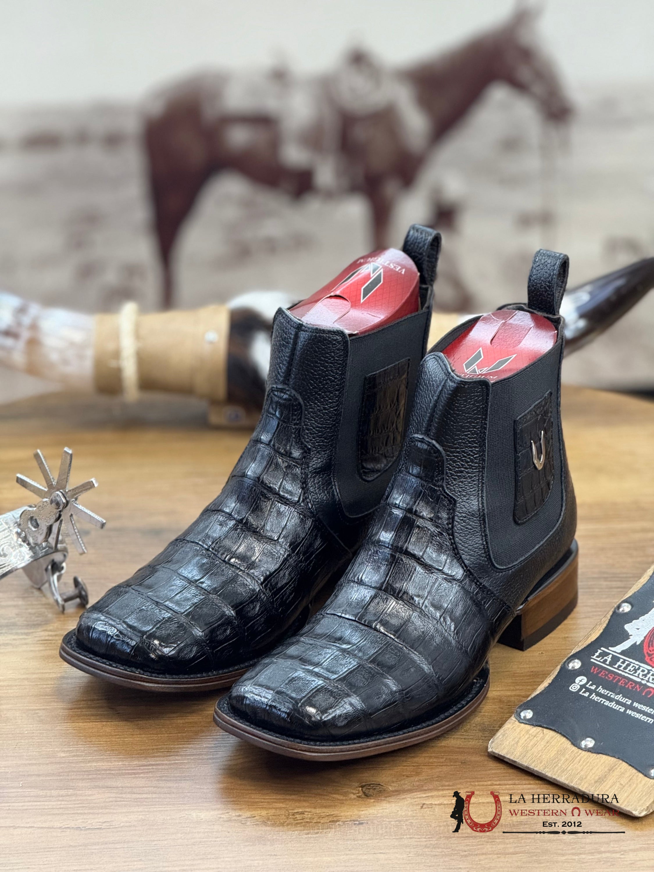 VESTIGIUM SHORT BOOT EXOTICH CAIMAN BELLY BLACK LEATHER - 8205 BOTAS HOMBRES