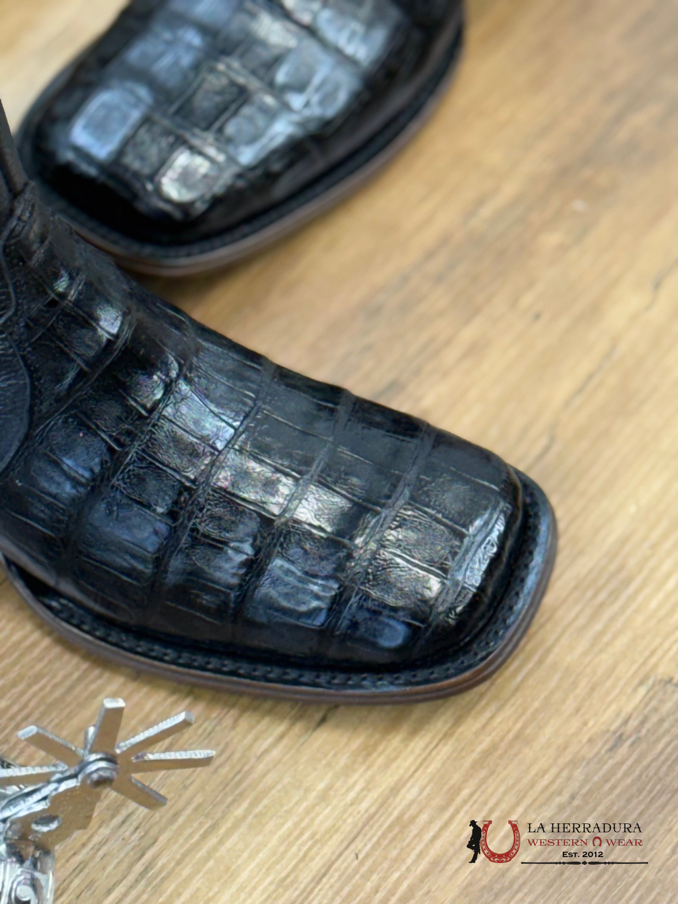 VESTIGIUM SHORT BOOT EXOTICH CAIMAN BELLY BLACK LEATHER - 8205 BOTAS HOMBRES