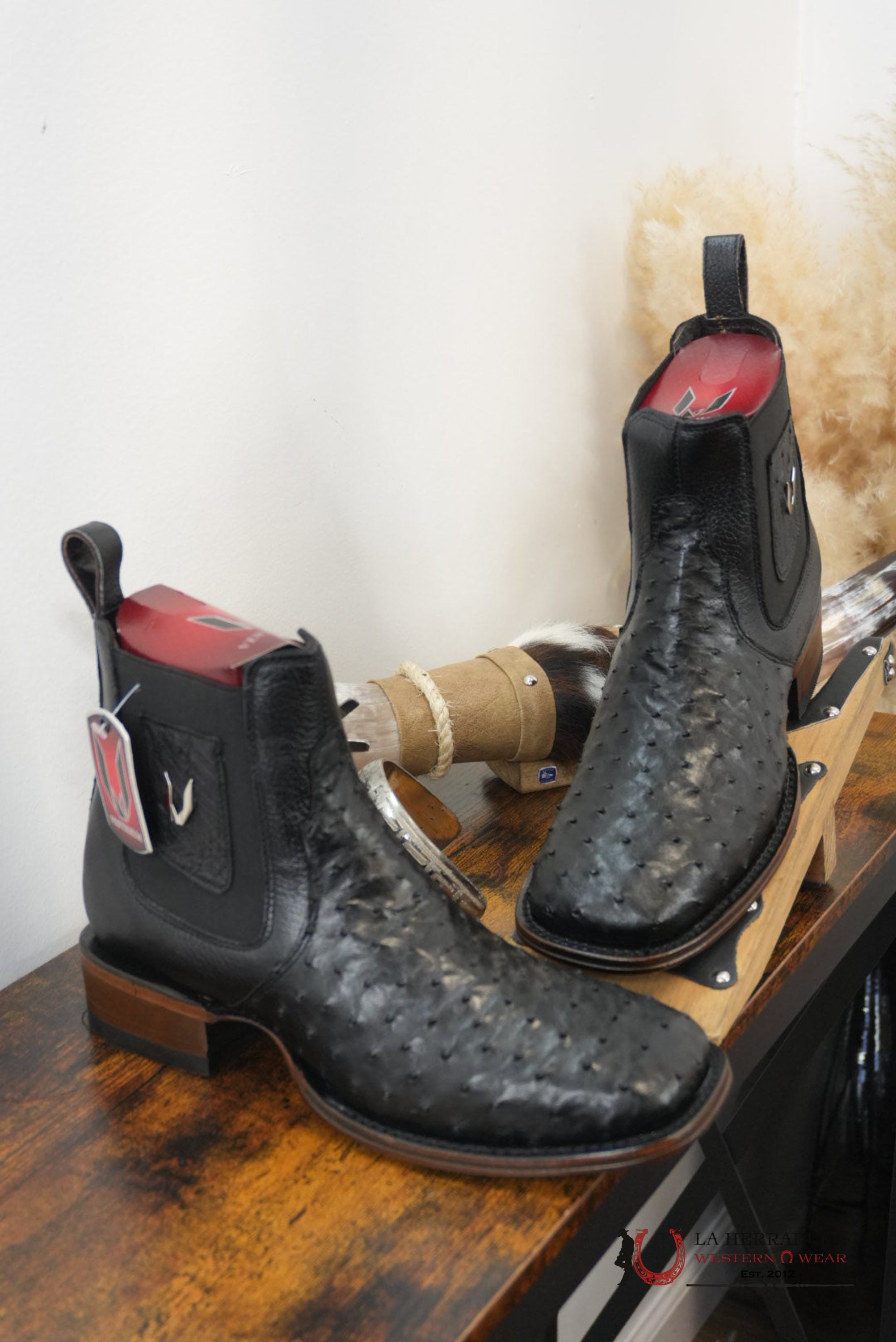 VESTIGIUM SHORTBOOT EXOTIC OSTRICH BLACK - 0305 BOTAS HOMBRES