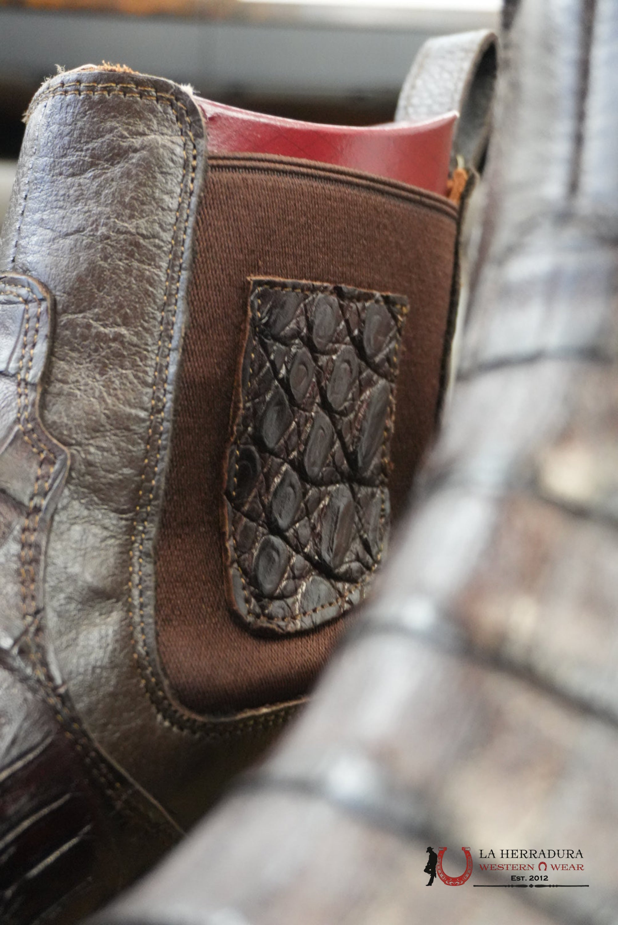 VESTIGIUM SHORTBOOT EXOTIC CAIMAN BELLY BROWN RANCHERO - 8216 BOTAS HOMBRES