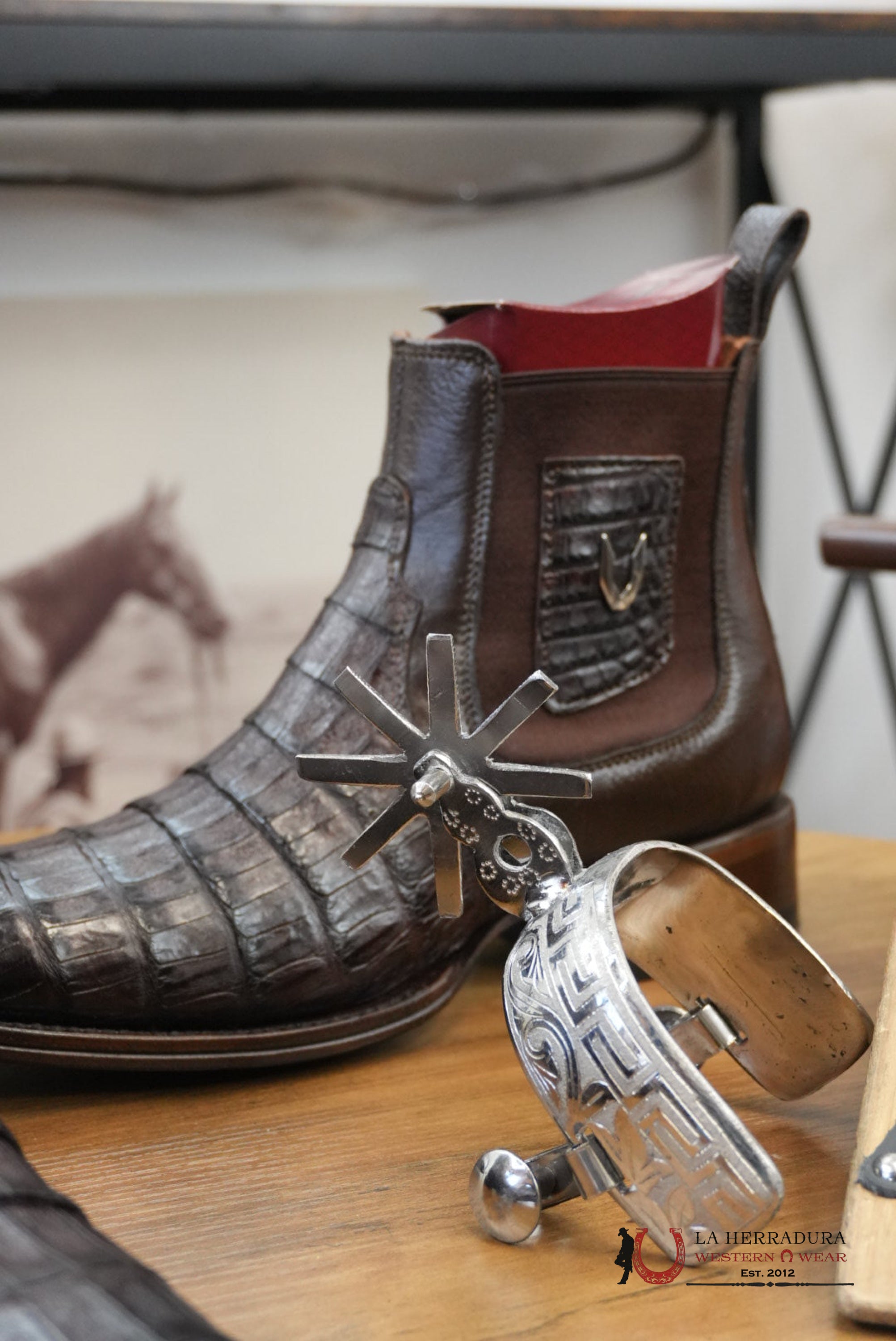 VESTIGIUM SHORTBOOT EXOTIC CAIMAN BELLY BROWN RANCHERO - 8216 BOTAS HOMBRES