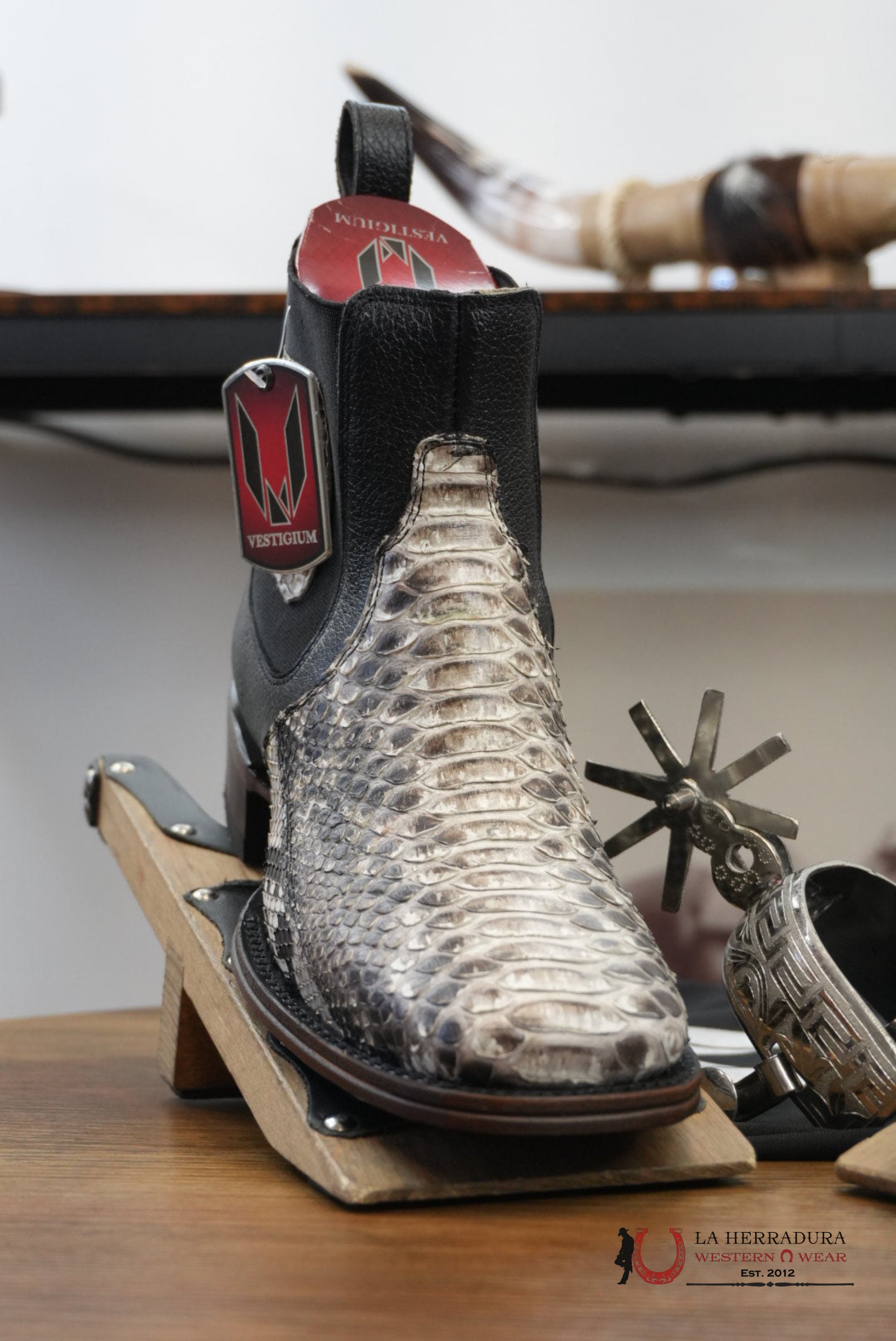 VESTIGIUM SHORTBOOT EXOTIC PYTHON NOBUCK NATURAL - 5749 BOTAS HOMBRES