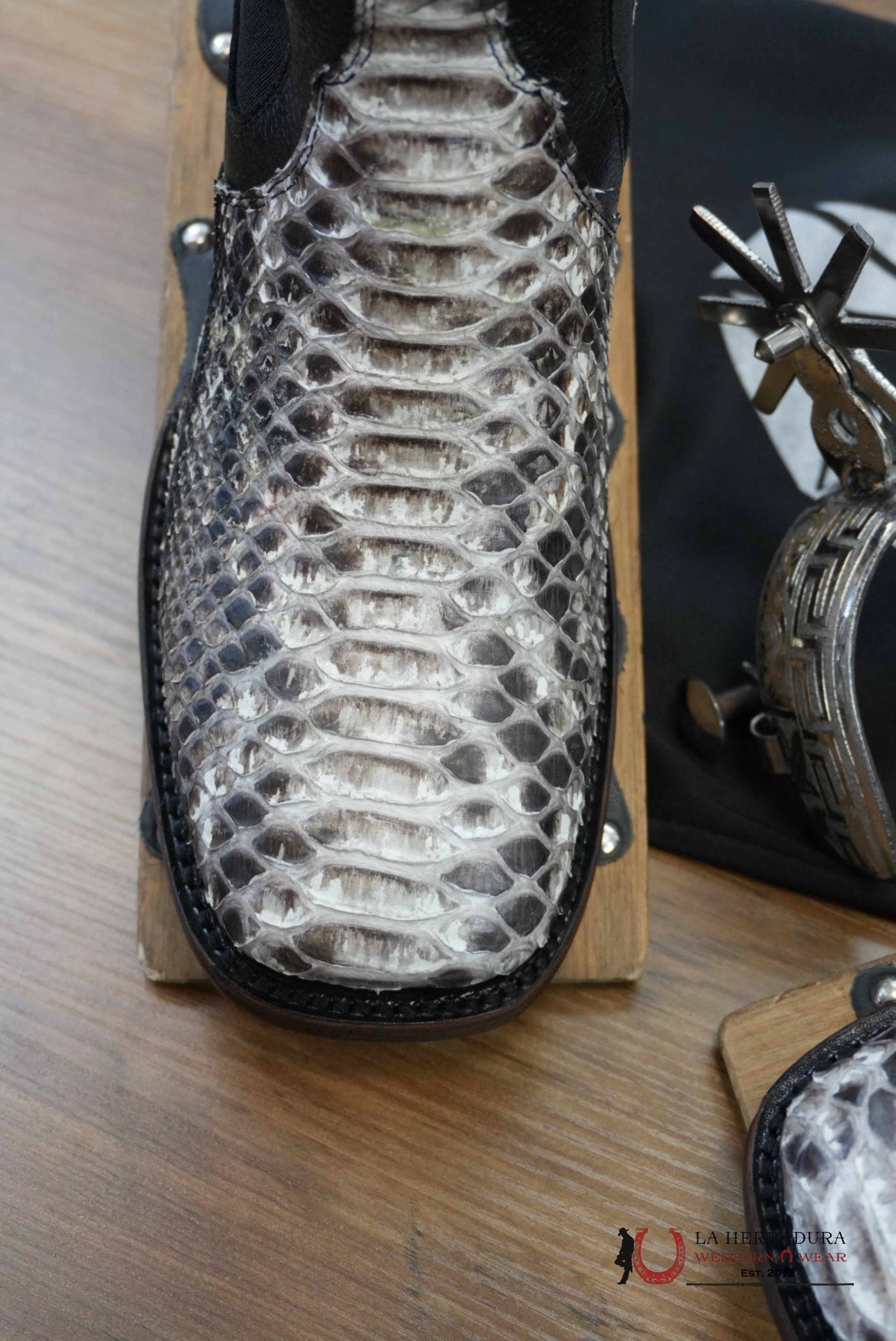 VESTIGIUM SHORTBOOT EXOTIC PYTHON NOBUCK NATURAL - 5749 BOTAS HOMBRES