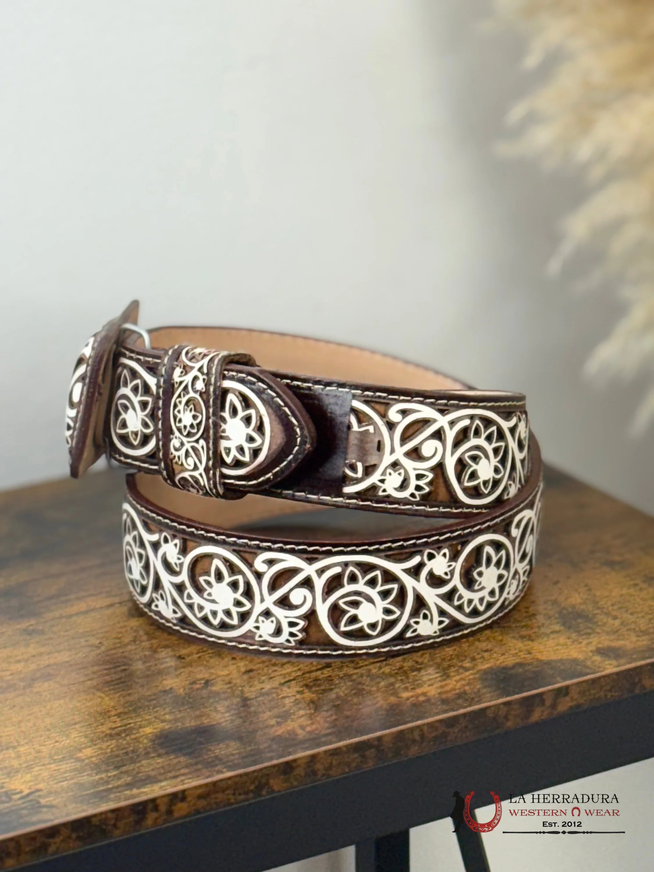 WHITE FLORAL STICHING WITH BROWN BACKING MEN BELT CINTURONES HOMBRES