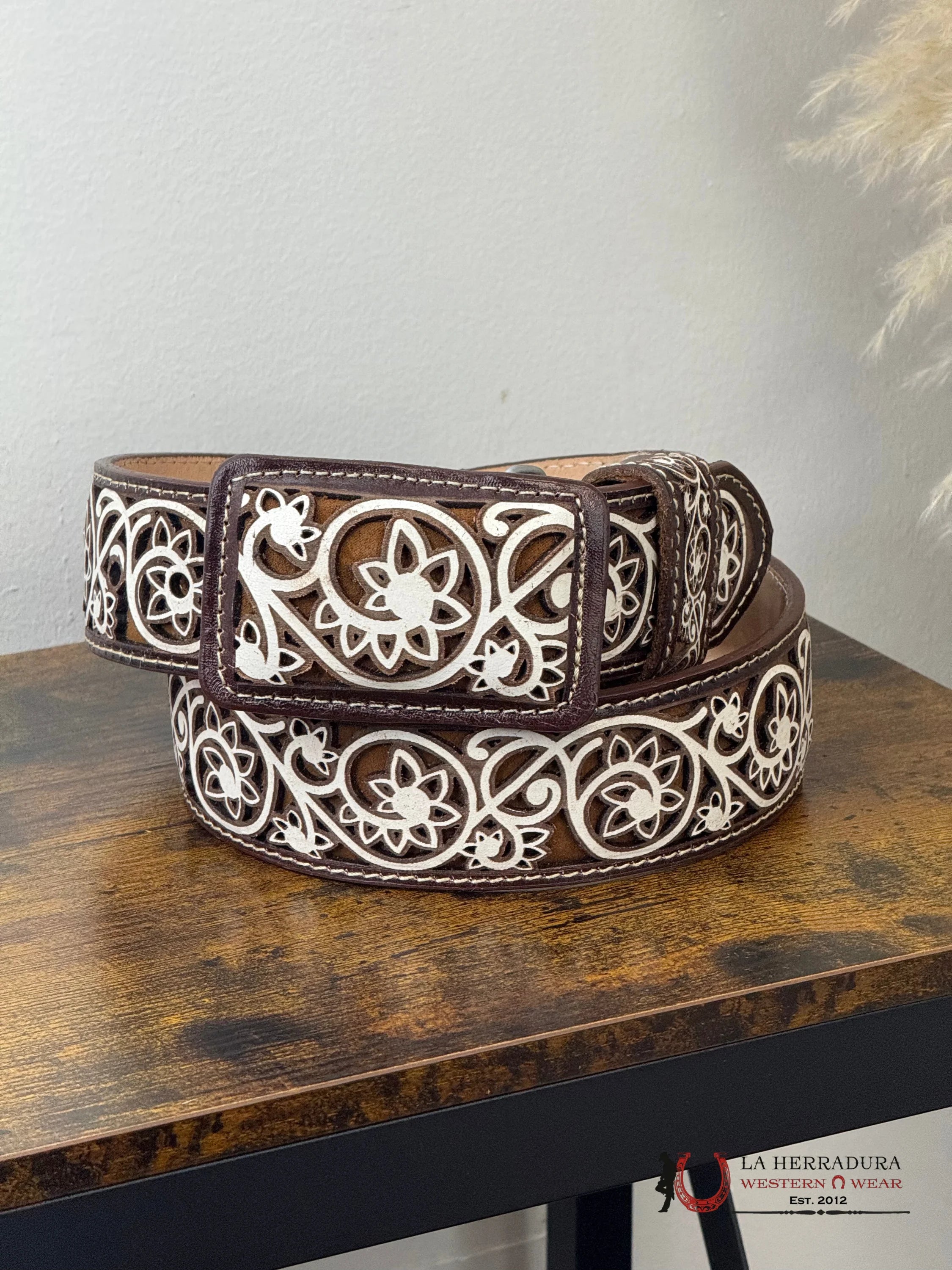 WHITE FLORAL STICHING WITH BROWN BACKING MEN BELT CINTURONES HOMBRES